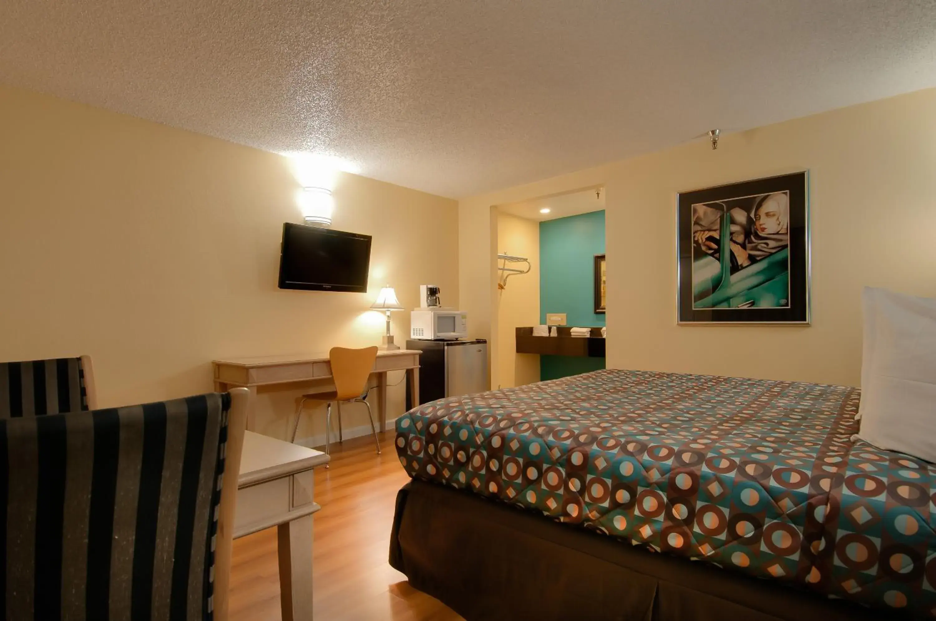 Standard King Room Non-Smoking in Vagabond Inn Bakersfield South Standard King Room Non-Smoking in Vagabond Inn Bakersfield South