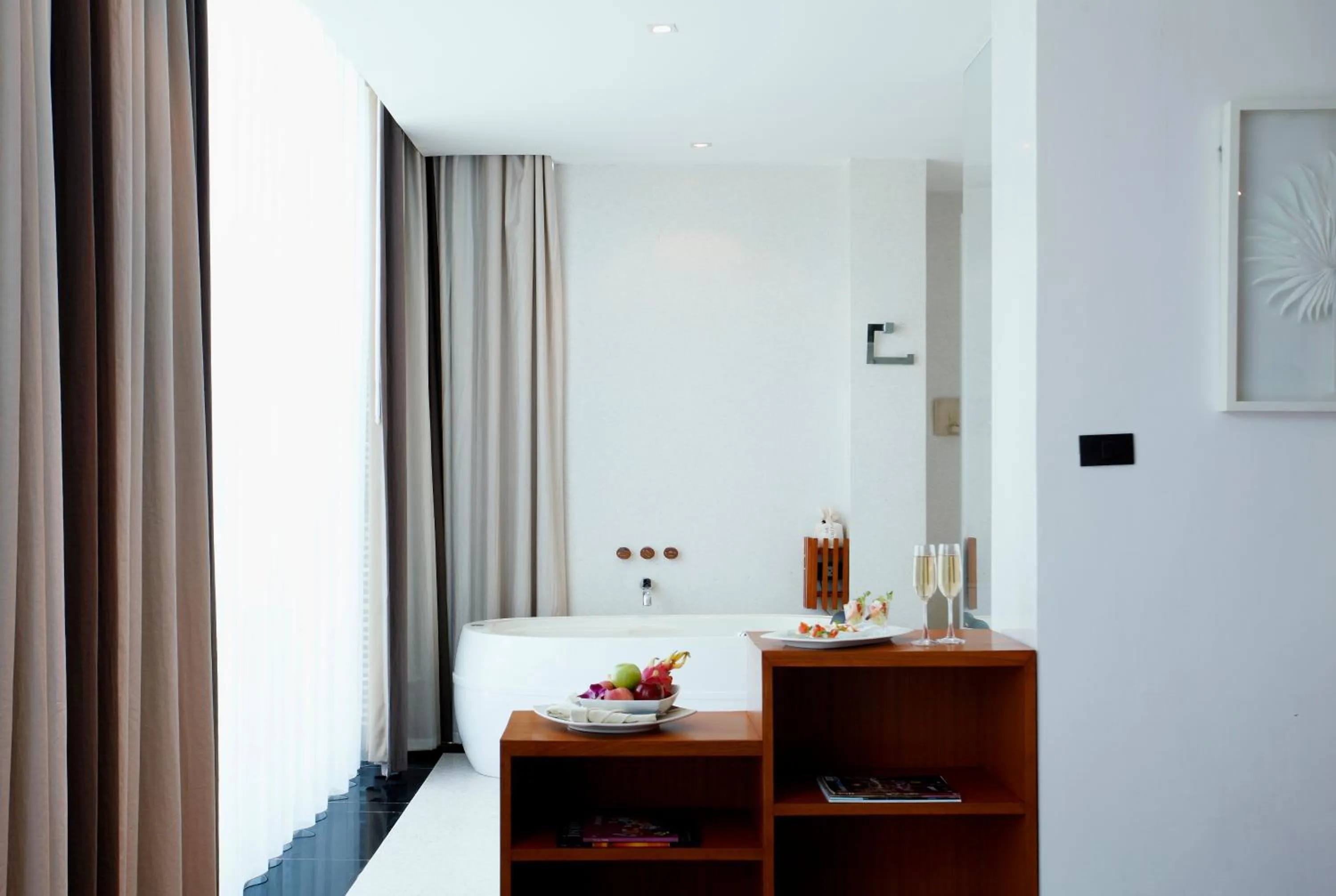 Suite Sea View with Daily Complimentary Mini-bar in La Flora Resort Patong