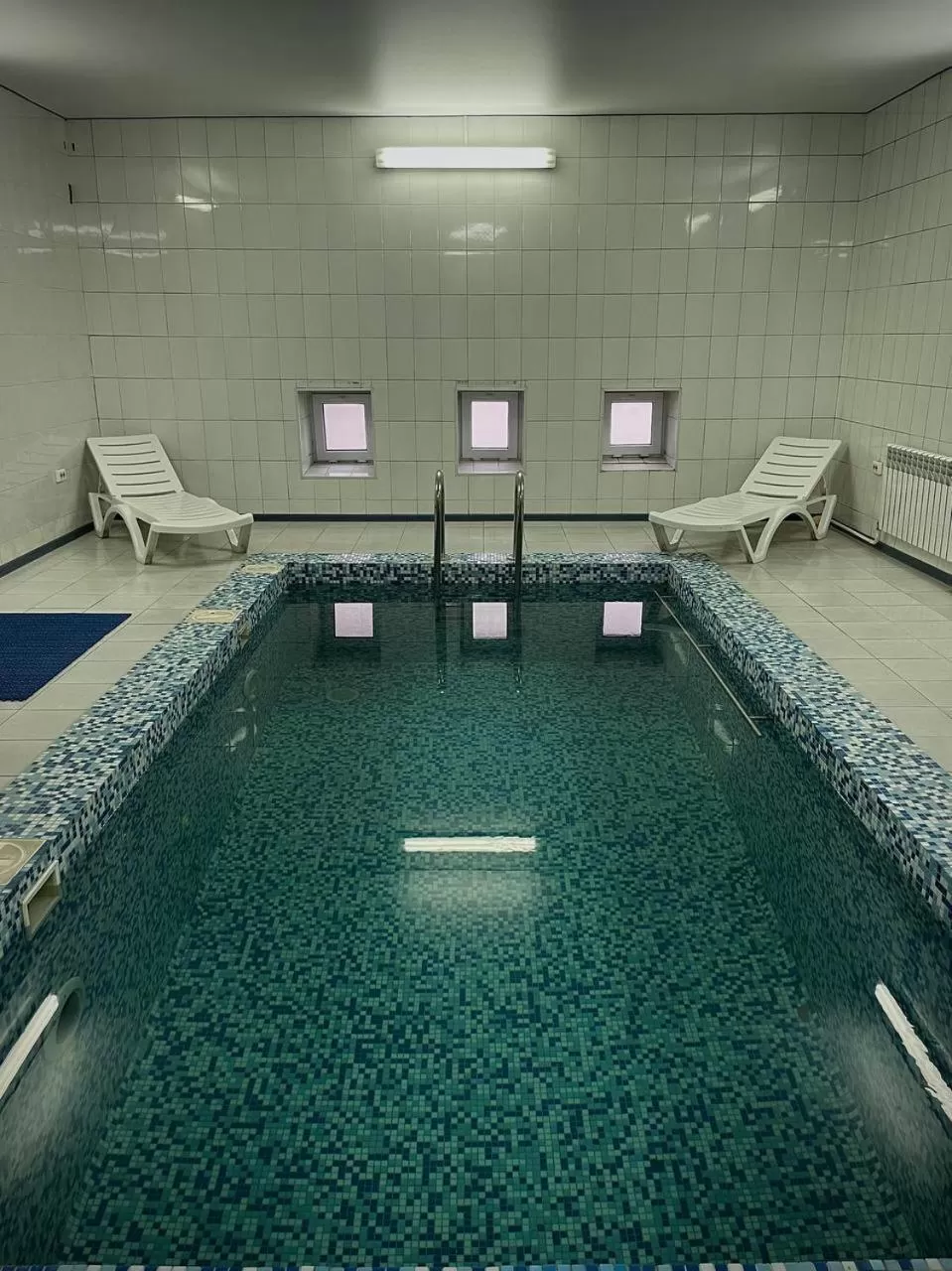 , Swimming Pool in Belon Land