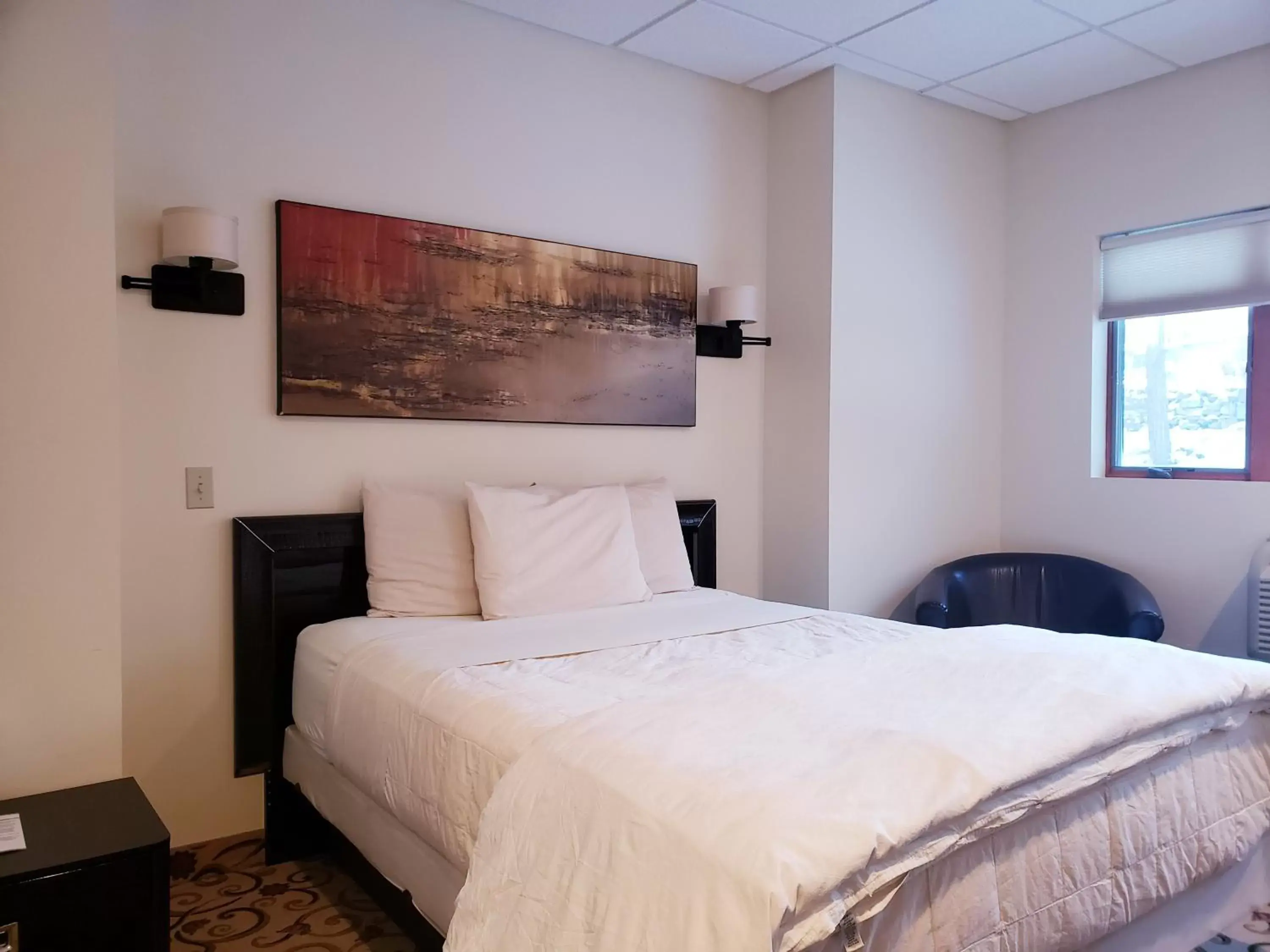 Deluxe Queen Room in Lowell Inn Deluxe Queen Room in Lowell Inn