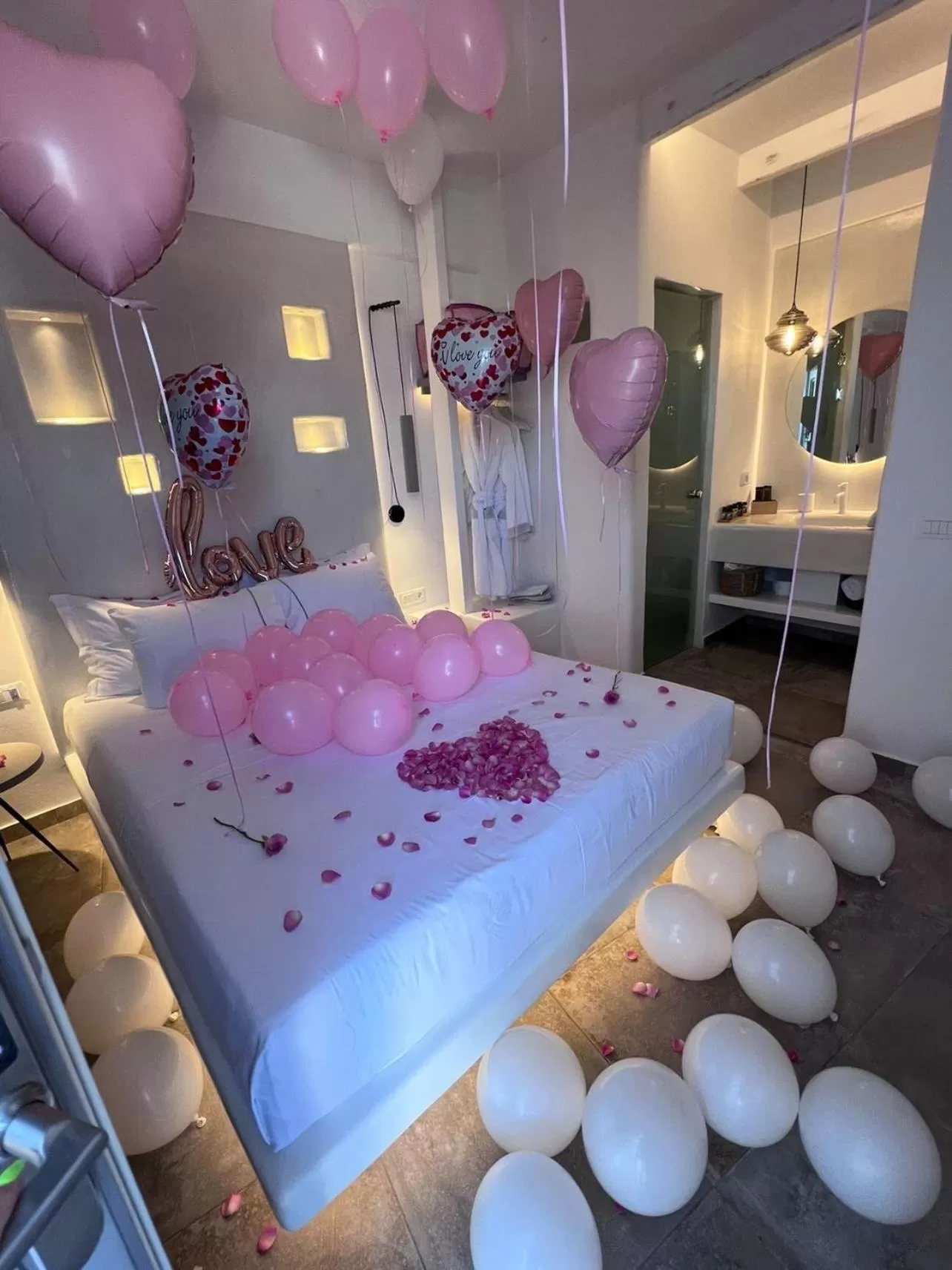 Bed in Eternity Suites Santorini