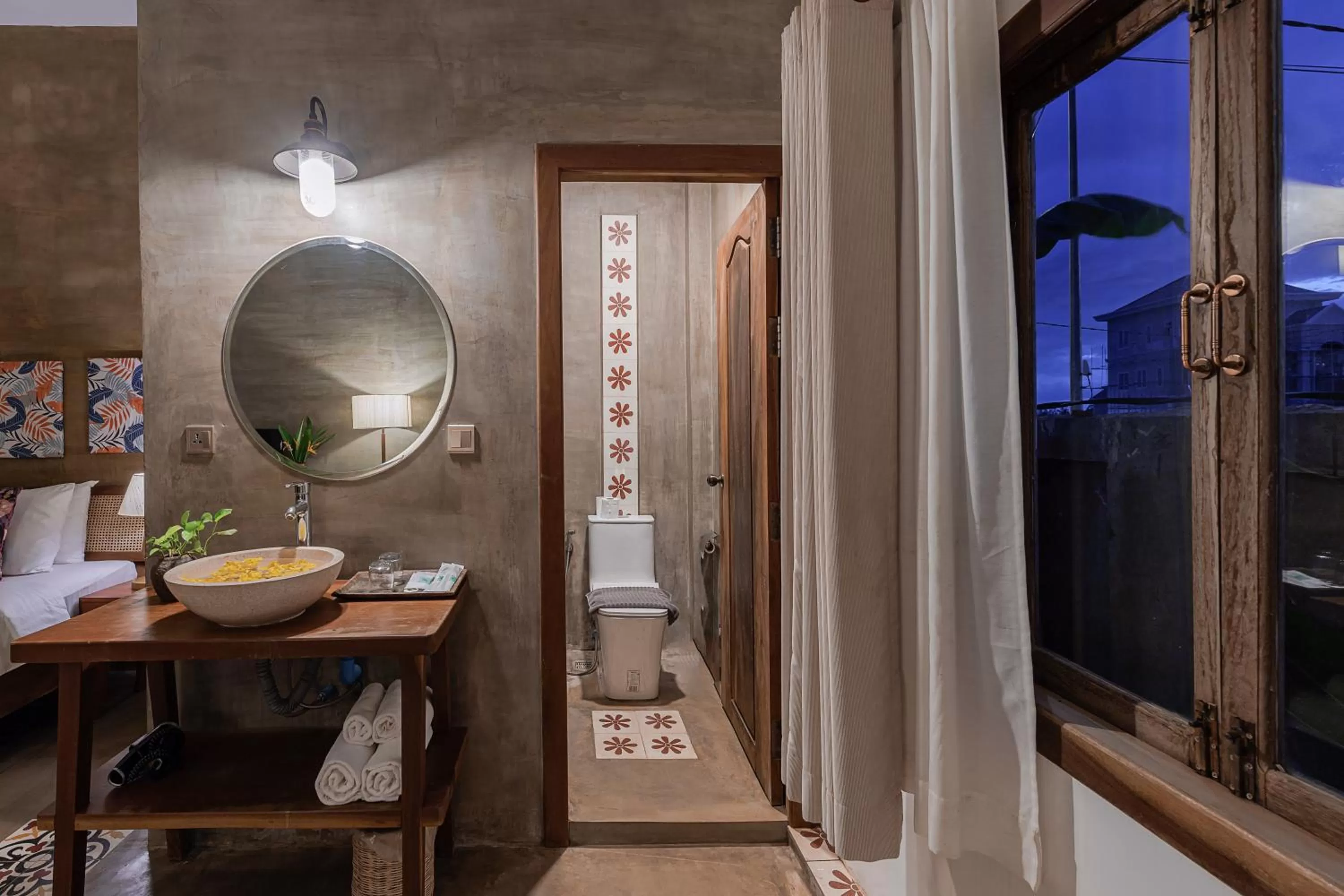 Shower in Dontrei Villa Angkor