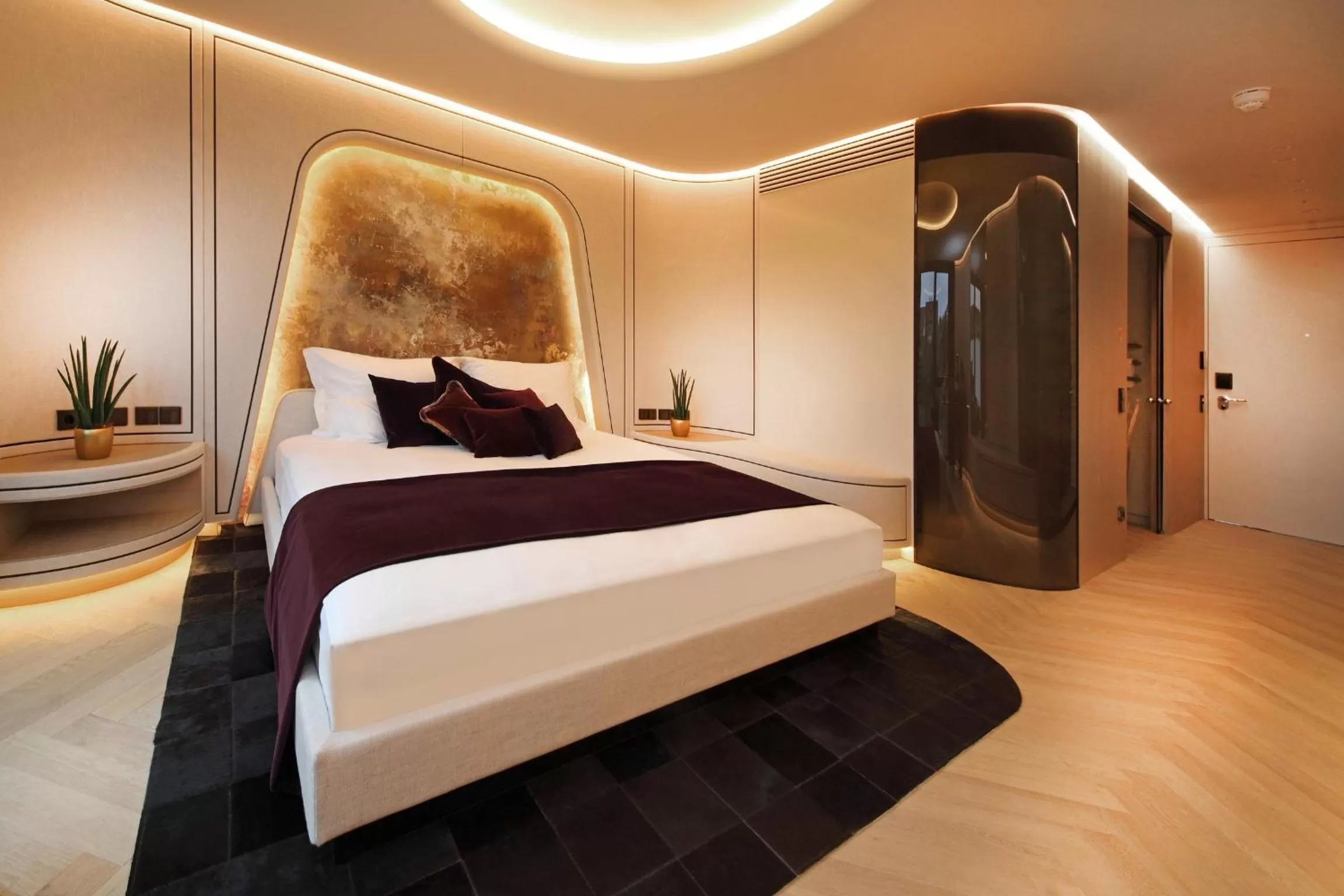 Photo of the whole room, Bed in Hotel Neues Tor