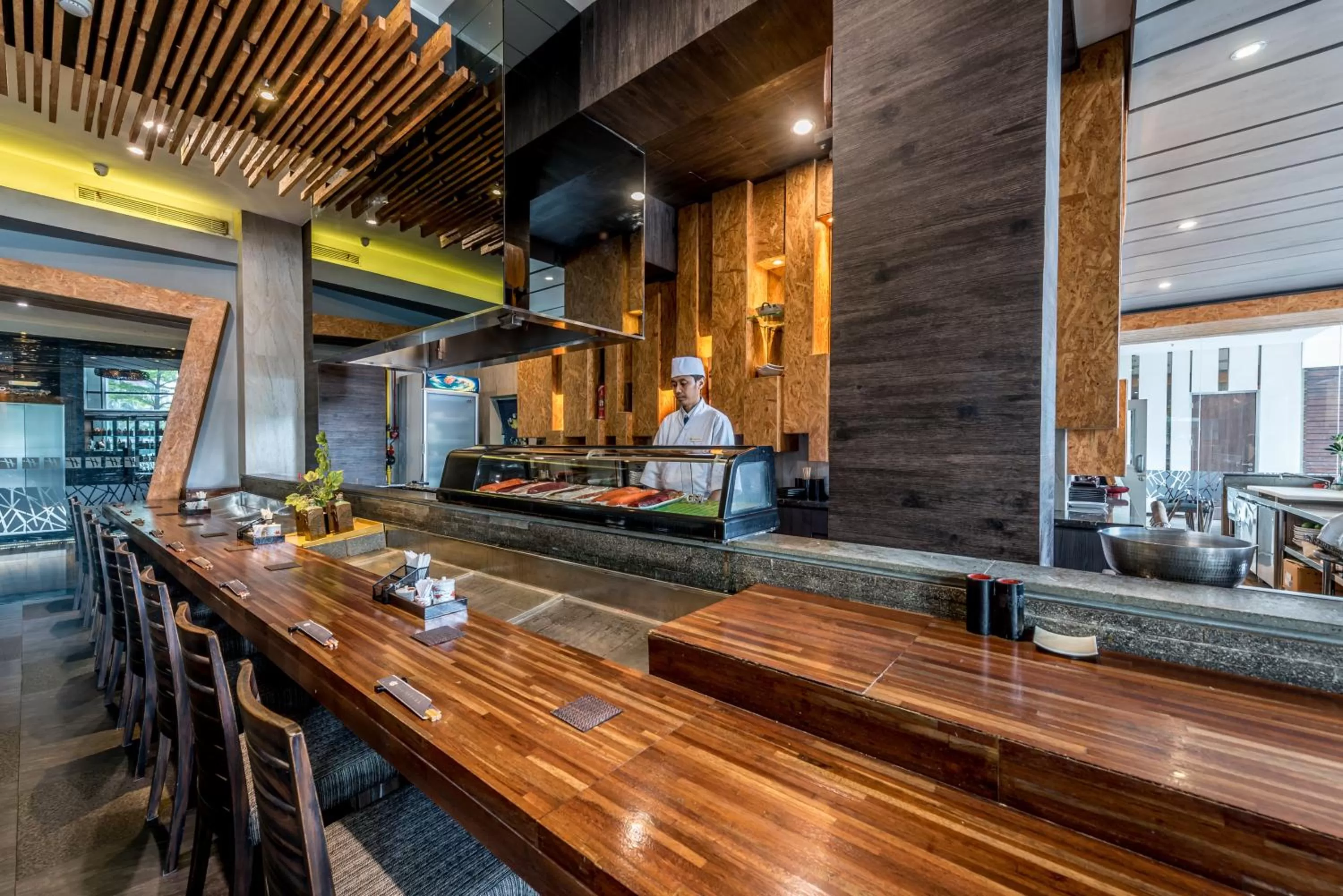 Restaurant/places to eat in Holiday Inn Cikarang Jababeka by IHG