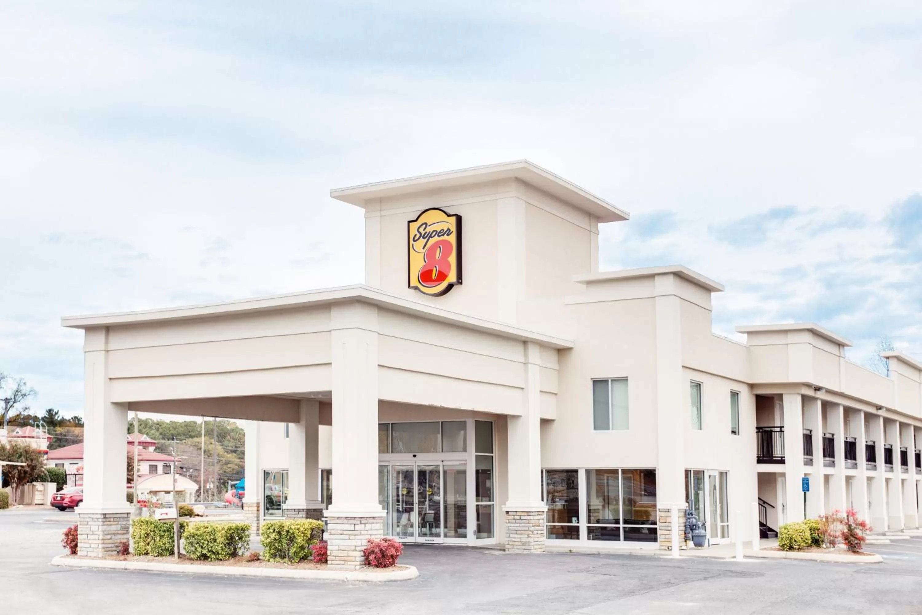 Facade/entrance in Super 8 by Wyndham Dalton