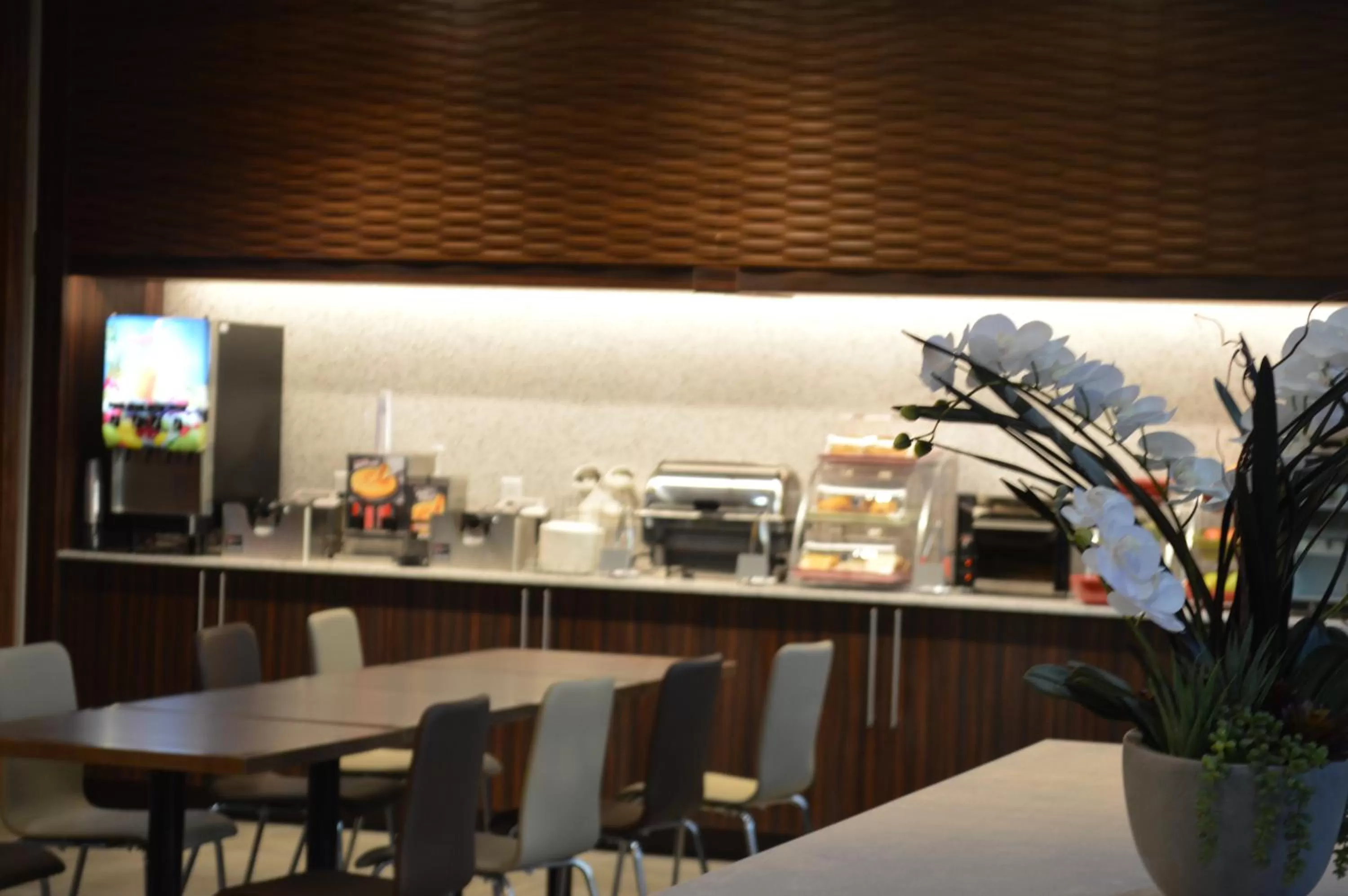 Breakfast in Wingate by Wyndham Kamloops