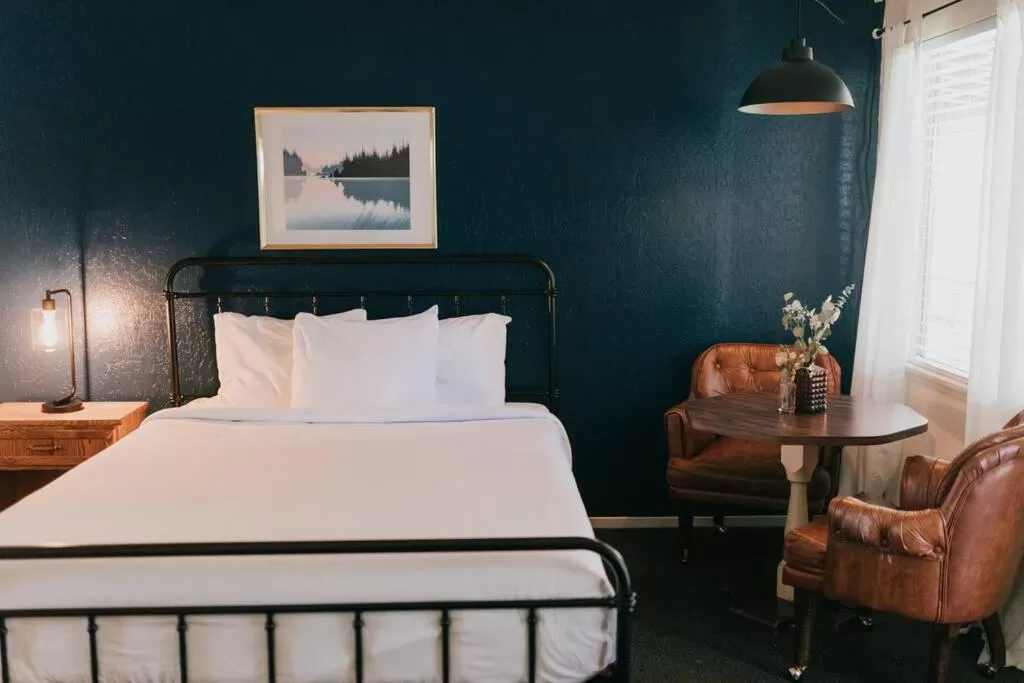 Bedroom, Bed in The Long Barn Lodge