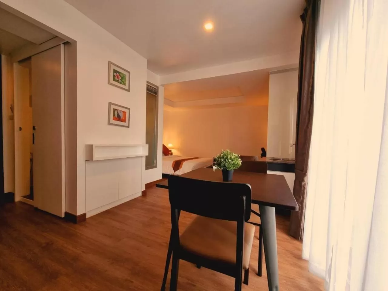 Dining area in The Bedrooms Boutique Hotel Bangkok