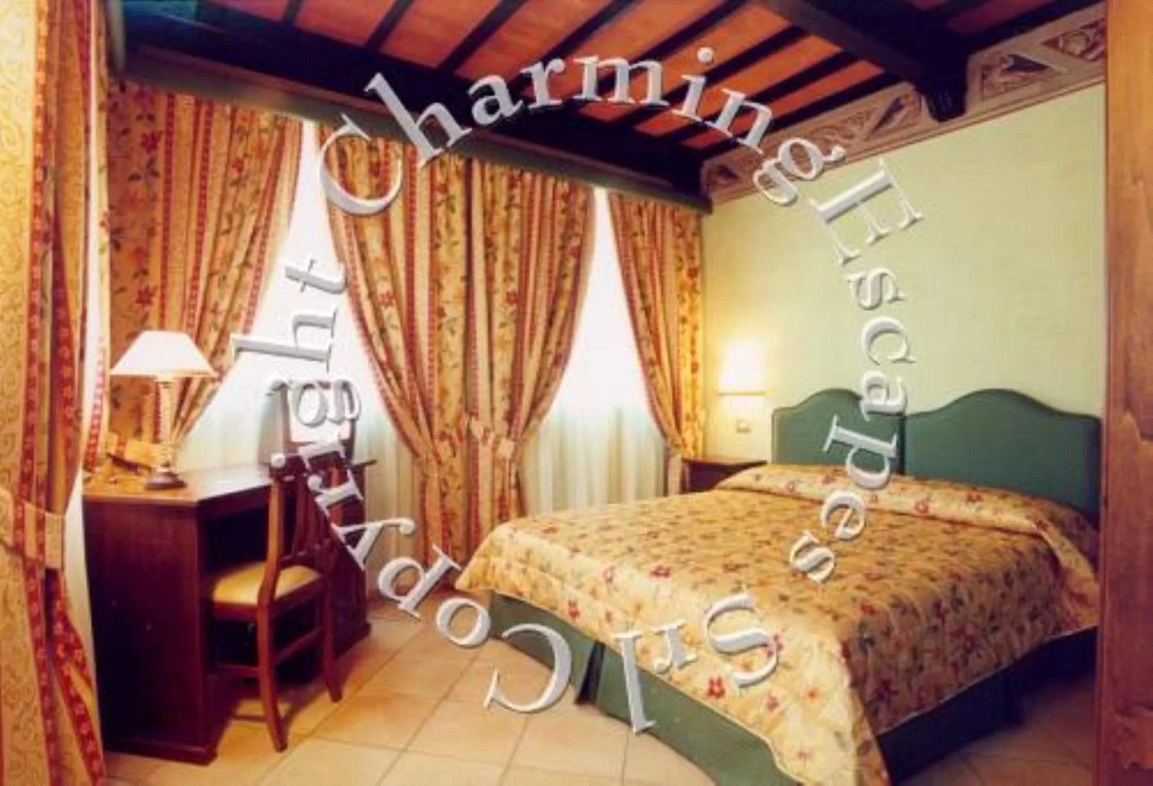 Bedroom, Bed in Villa Piccola Siena