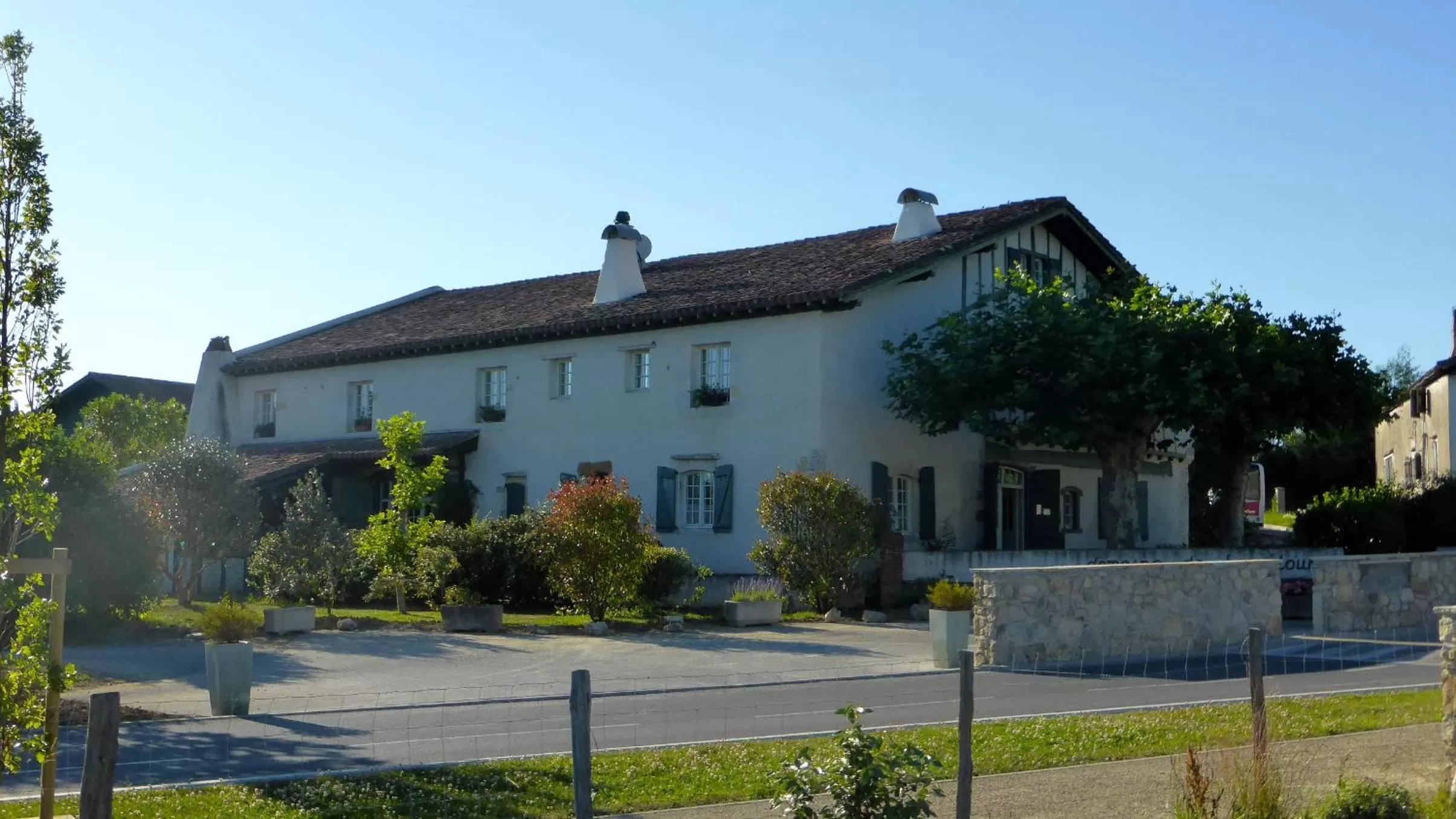 Facade/entrance in Domaine de Bassilour
