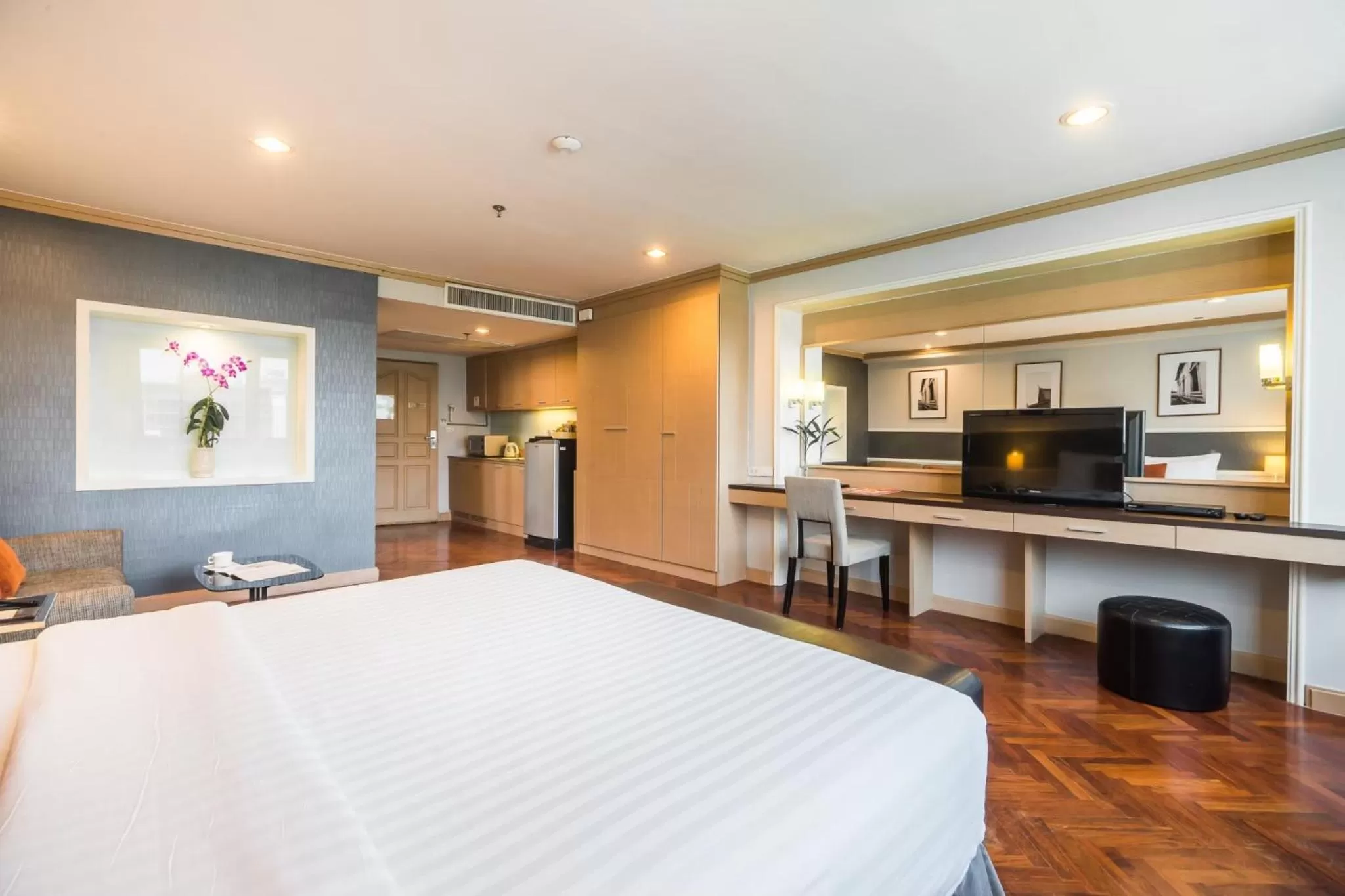 Bed in Alt Hotel Nana by UHG