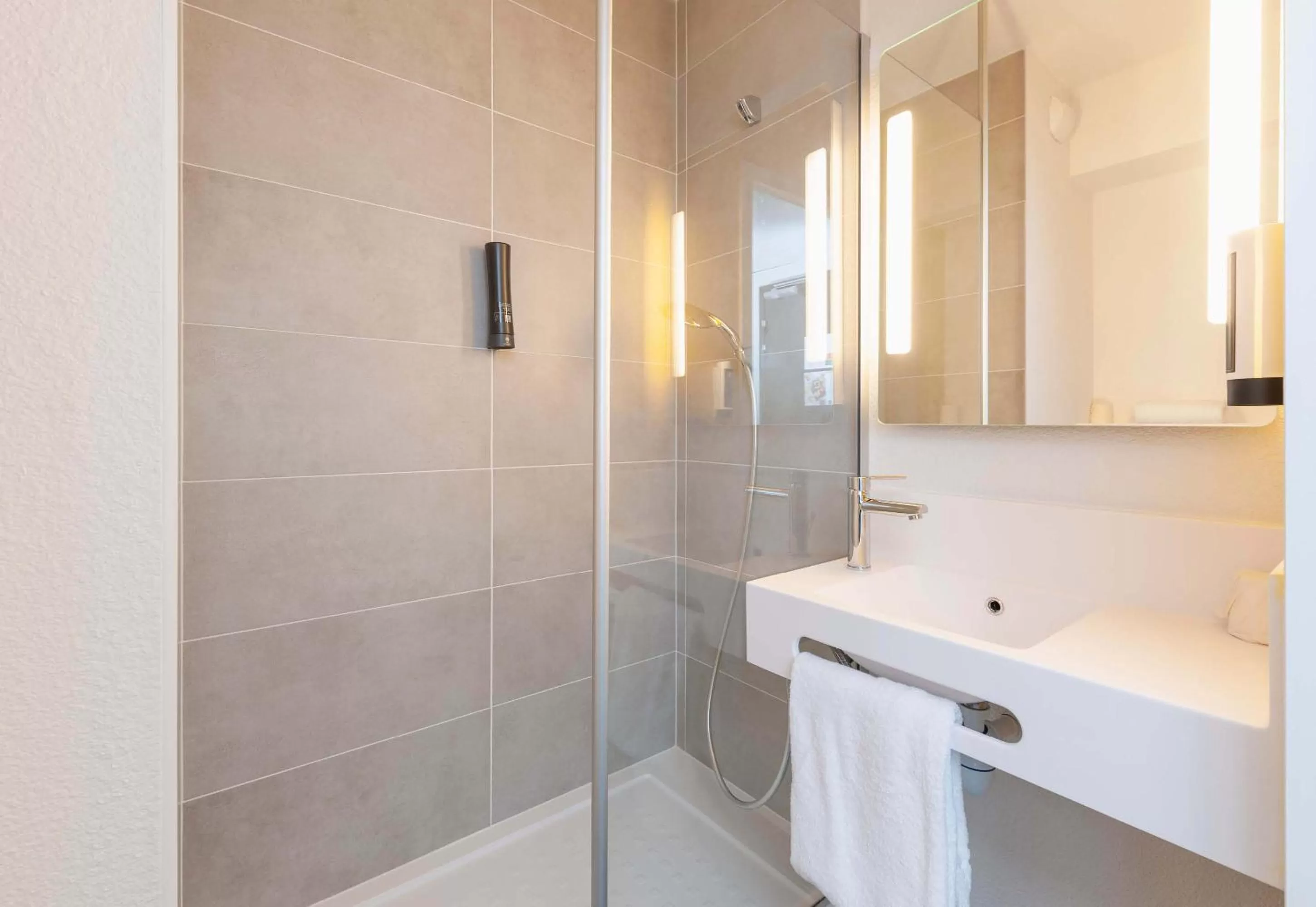 Bathroom in B&B HOTEL Saint-Geours-de-Maremne Hossegor