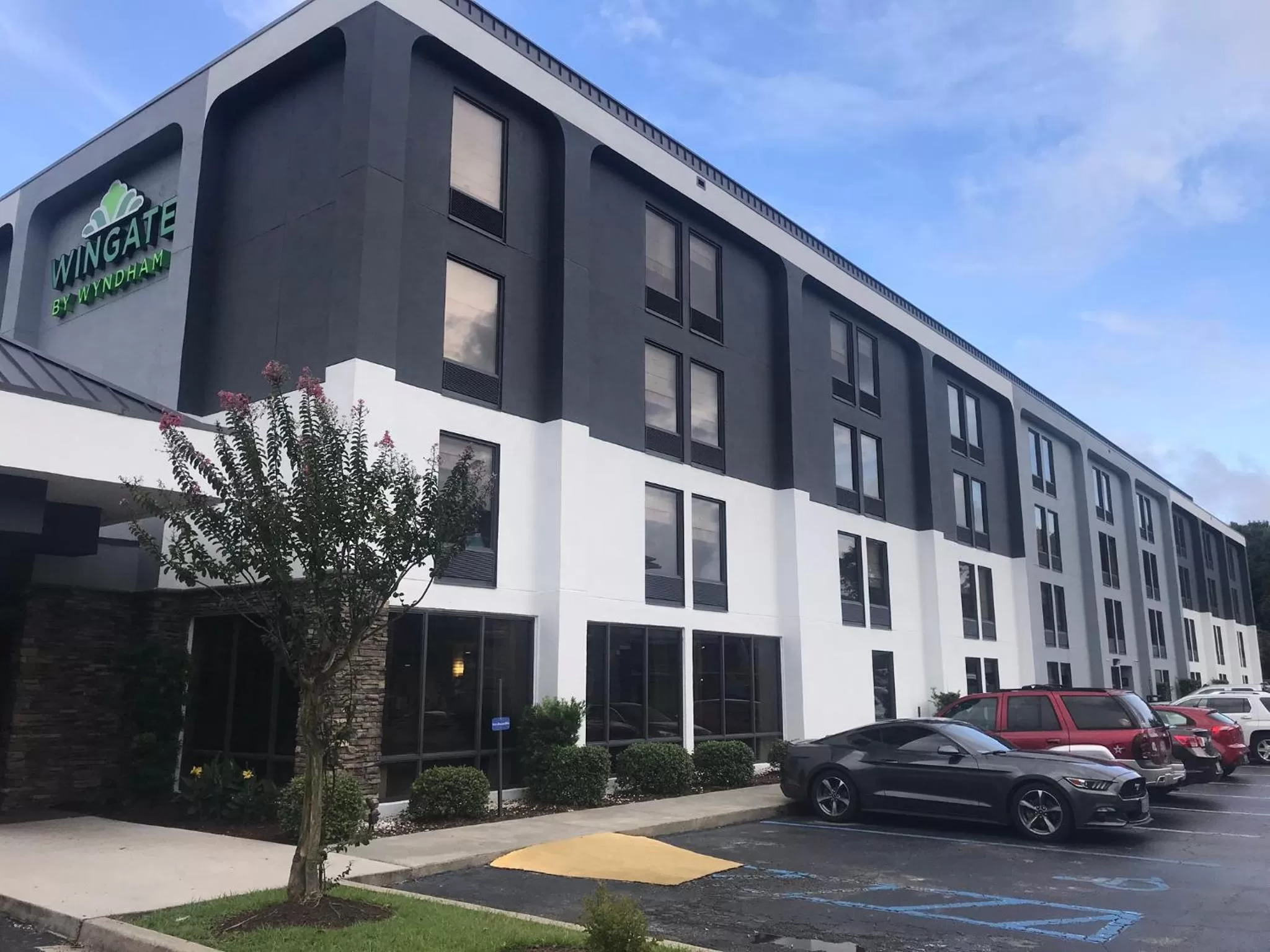Facade/entrance, Property Building in Wingate by Wyndham Charleston Coliseum