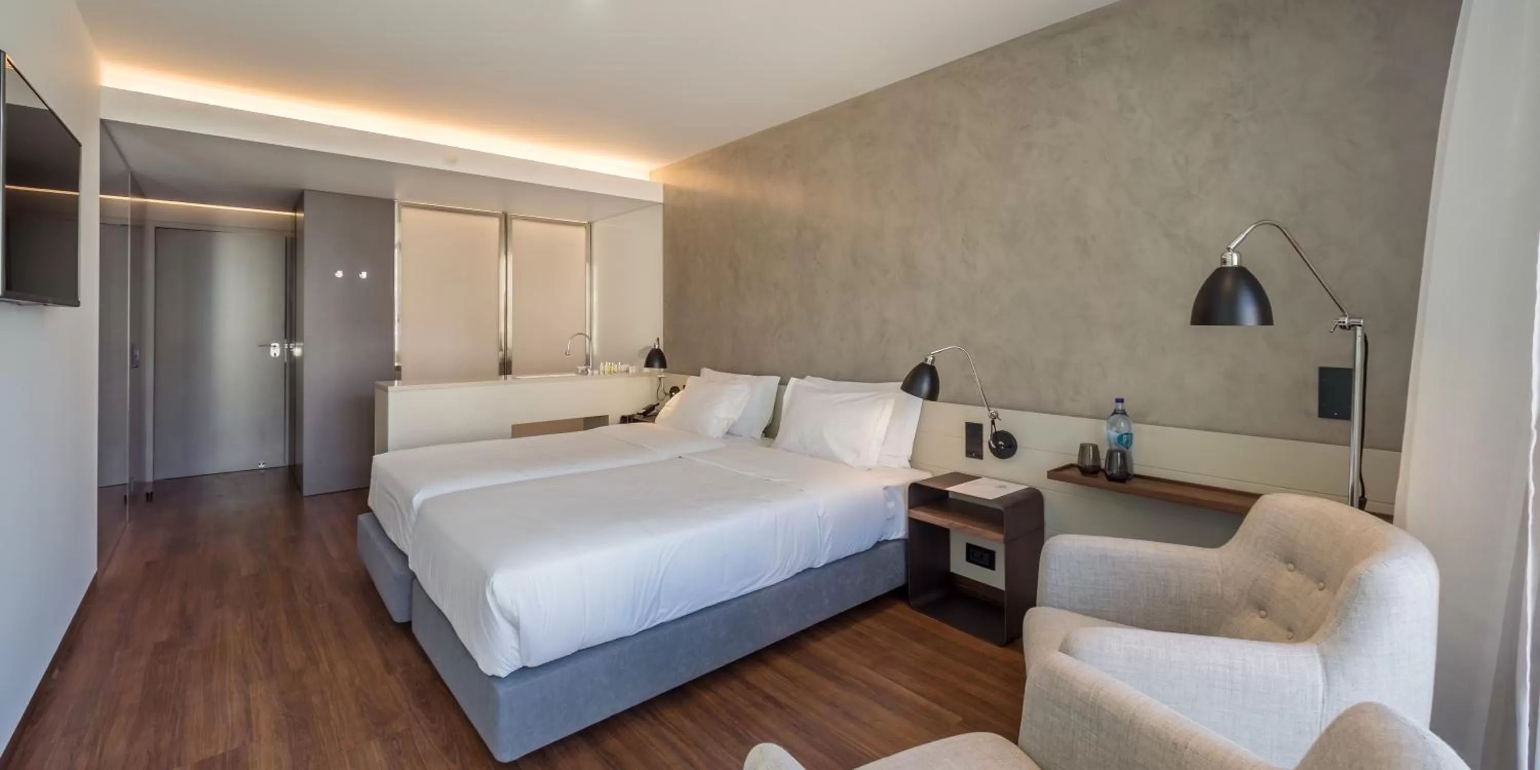 Photo of the whole room, Bed in Lux Lisboa Park