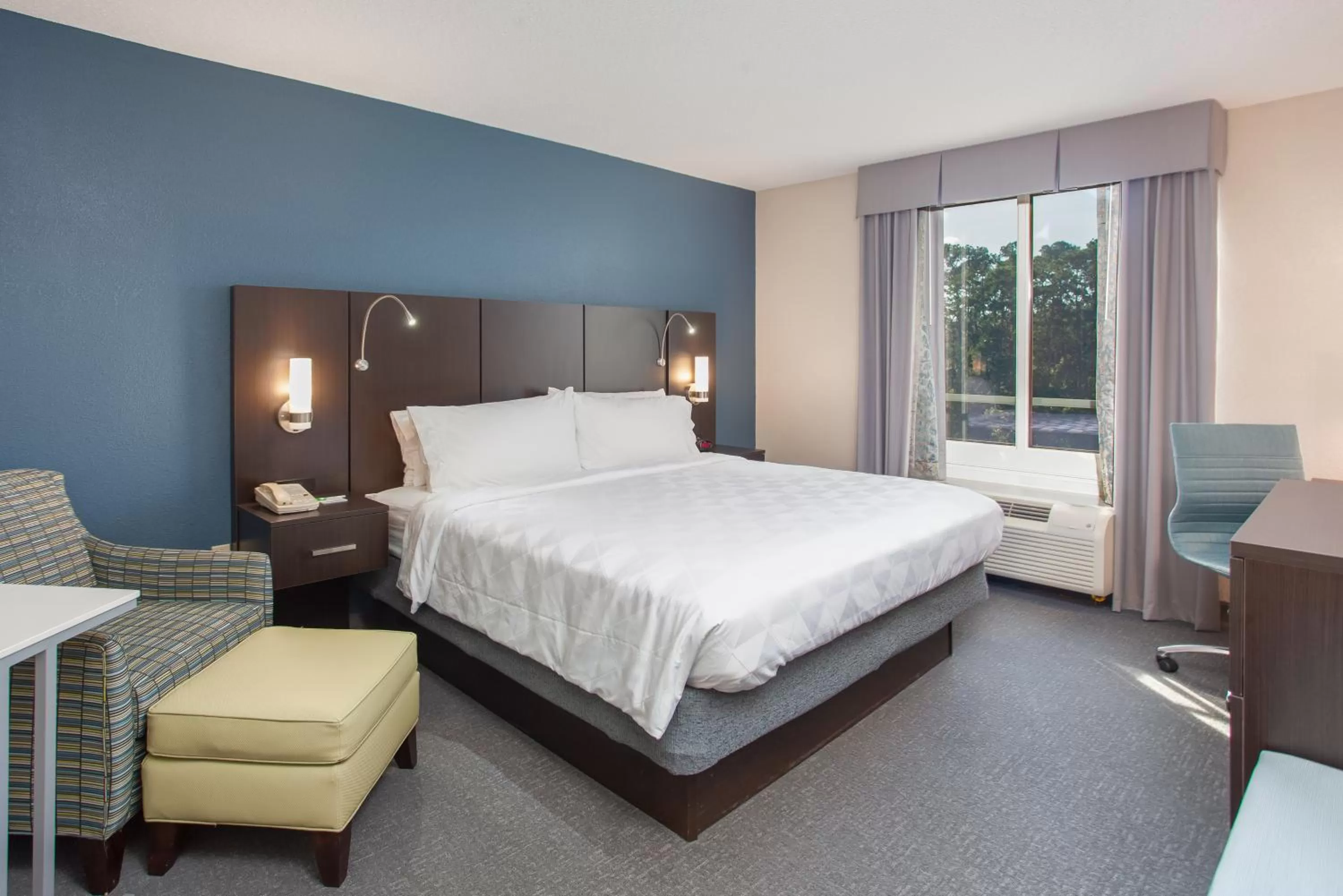 Bedroom, Bed in Holiday Inn Hotel & Suites Tallahassee Conference Center North by IHG