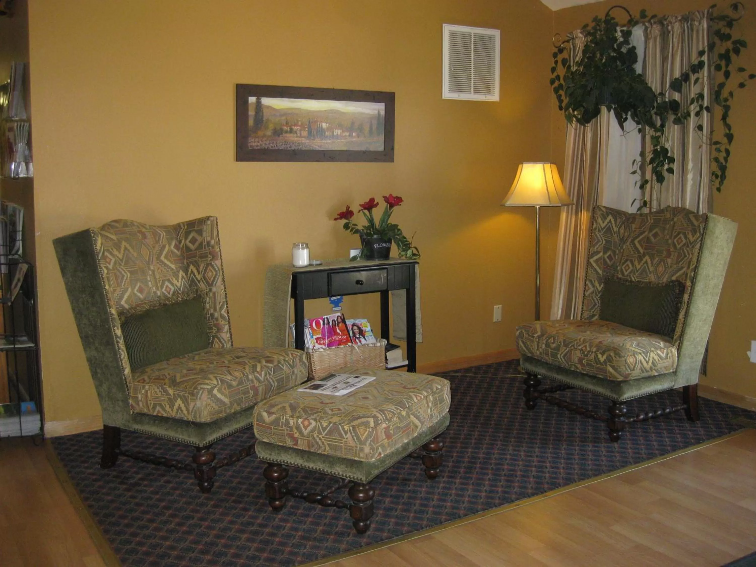 Lobby or reception in Alpine Inn