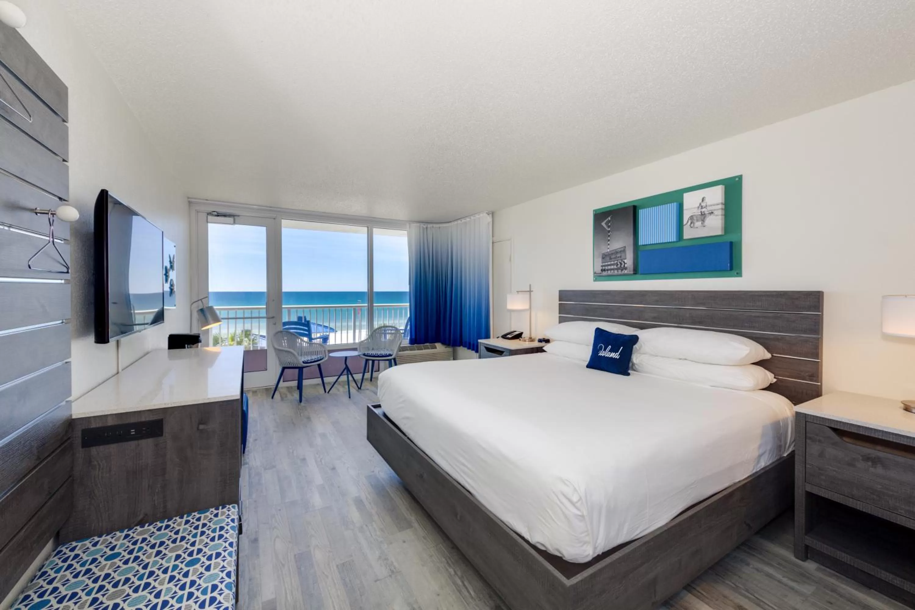 Photo of the whole room, Bed in The Island Resort at Fort Walton Beach