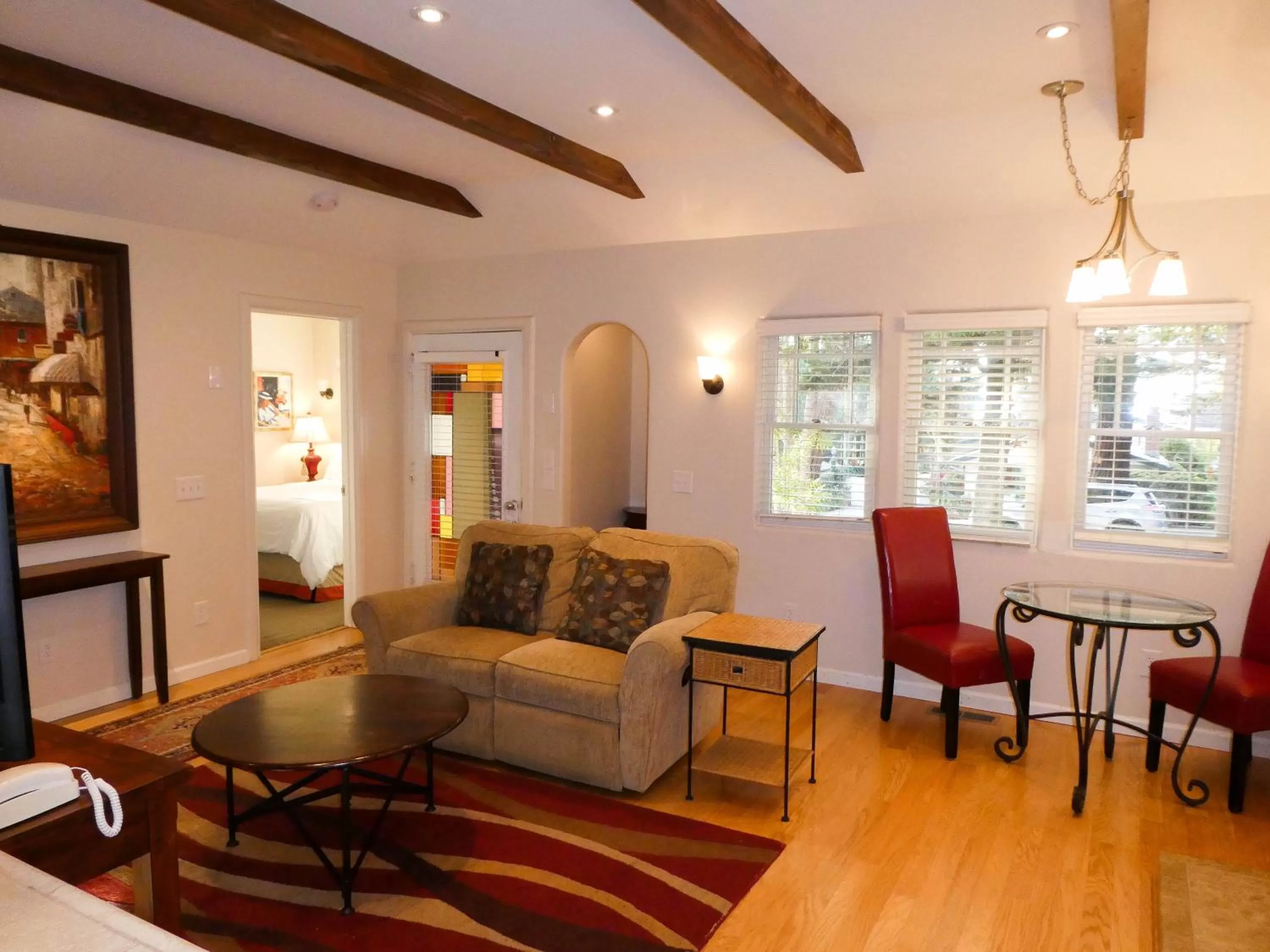 Living room in Briarwood Inn