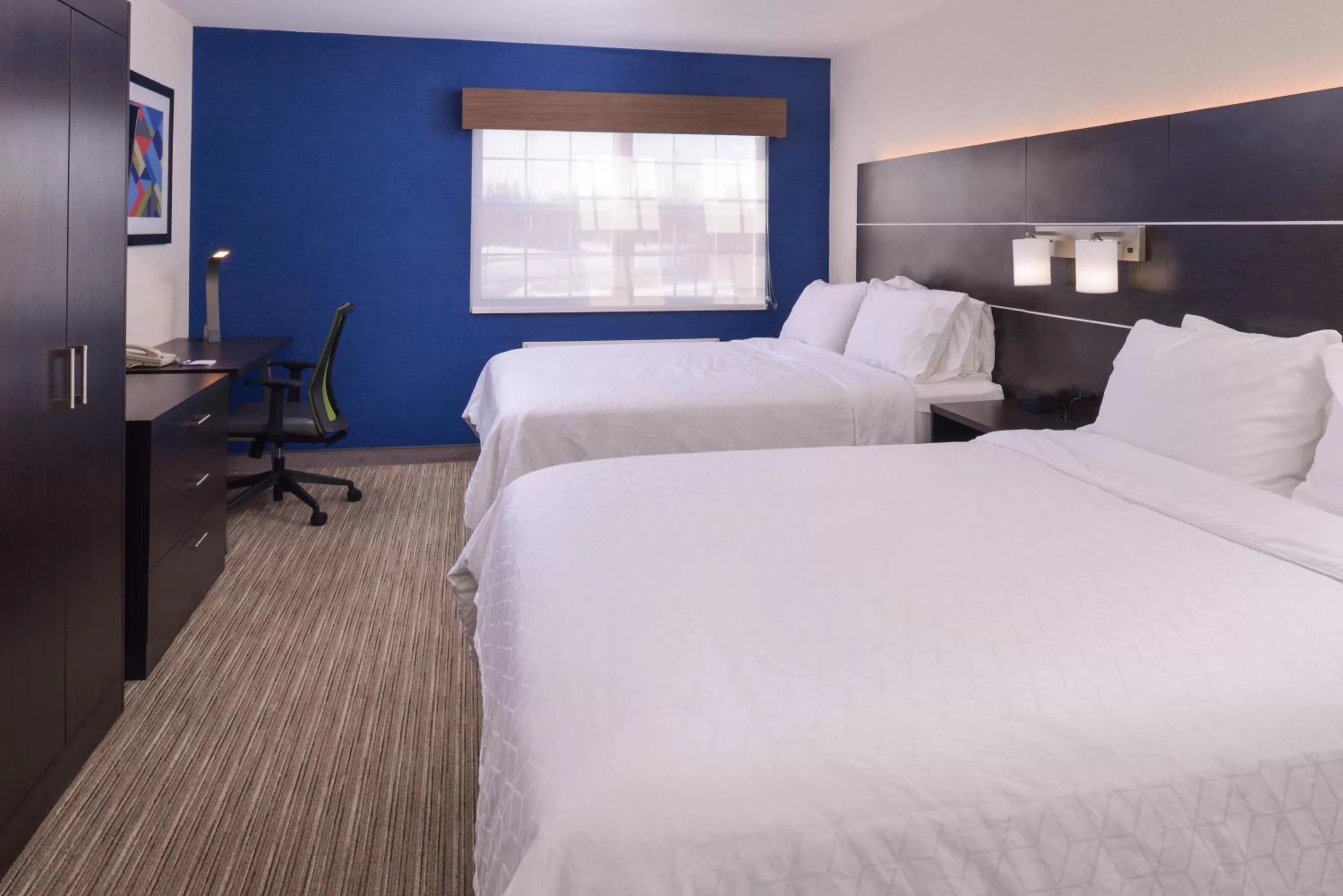 Photo of the whole room in Holiday Inn Express Hotel & Suites Southfield - Detroit by IHG