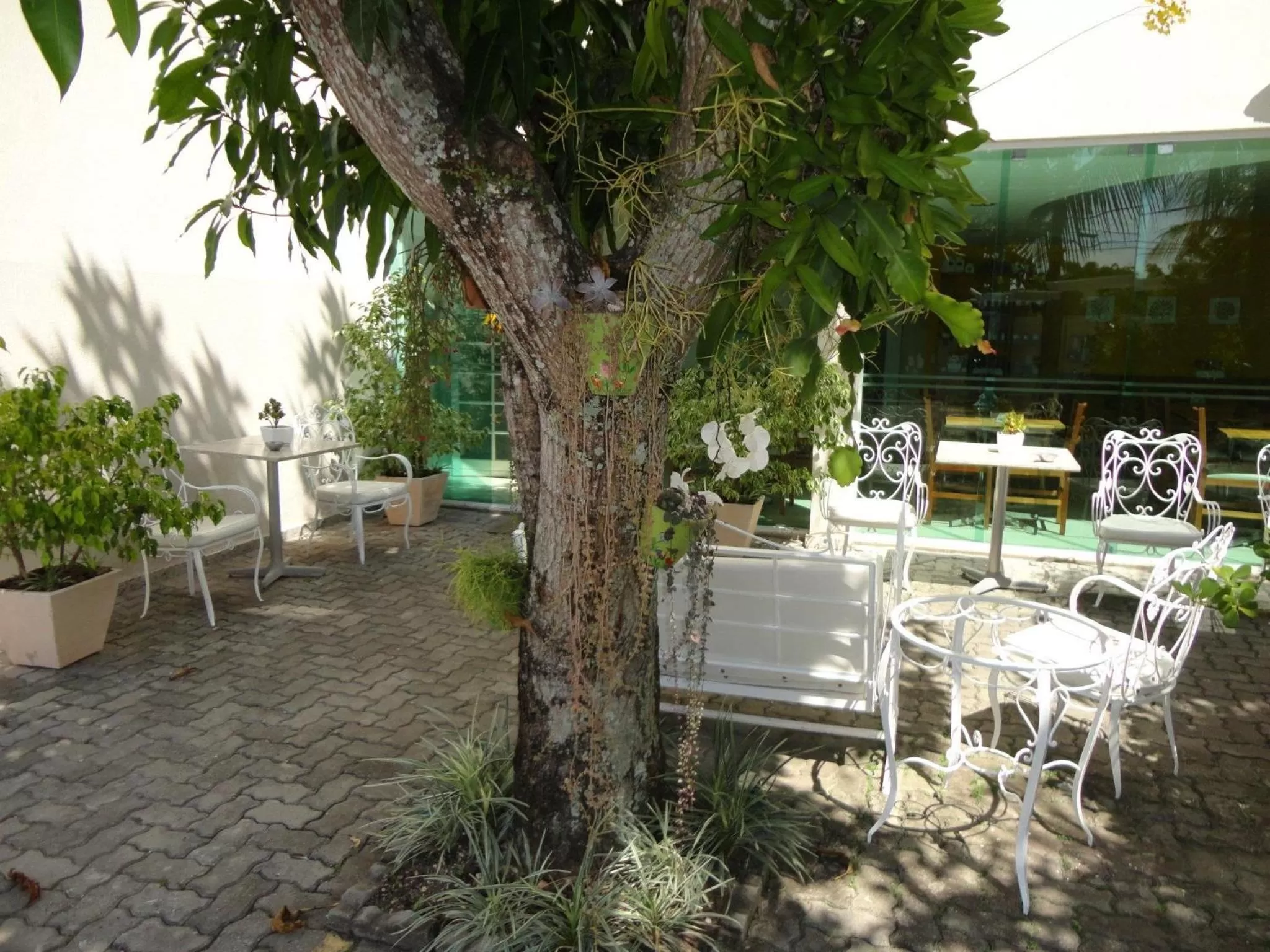 Garden, Swimming Pool in Camboinhas Beach Pousada