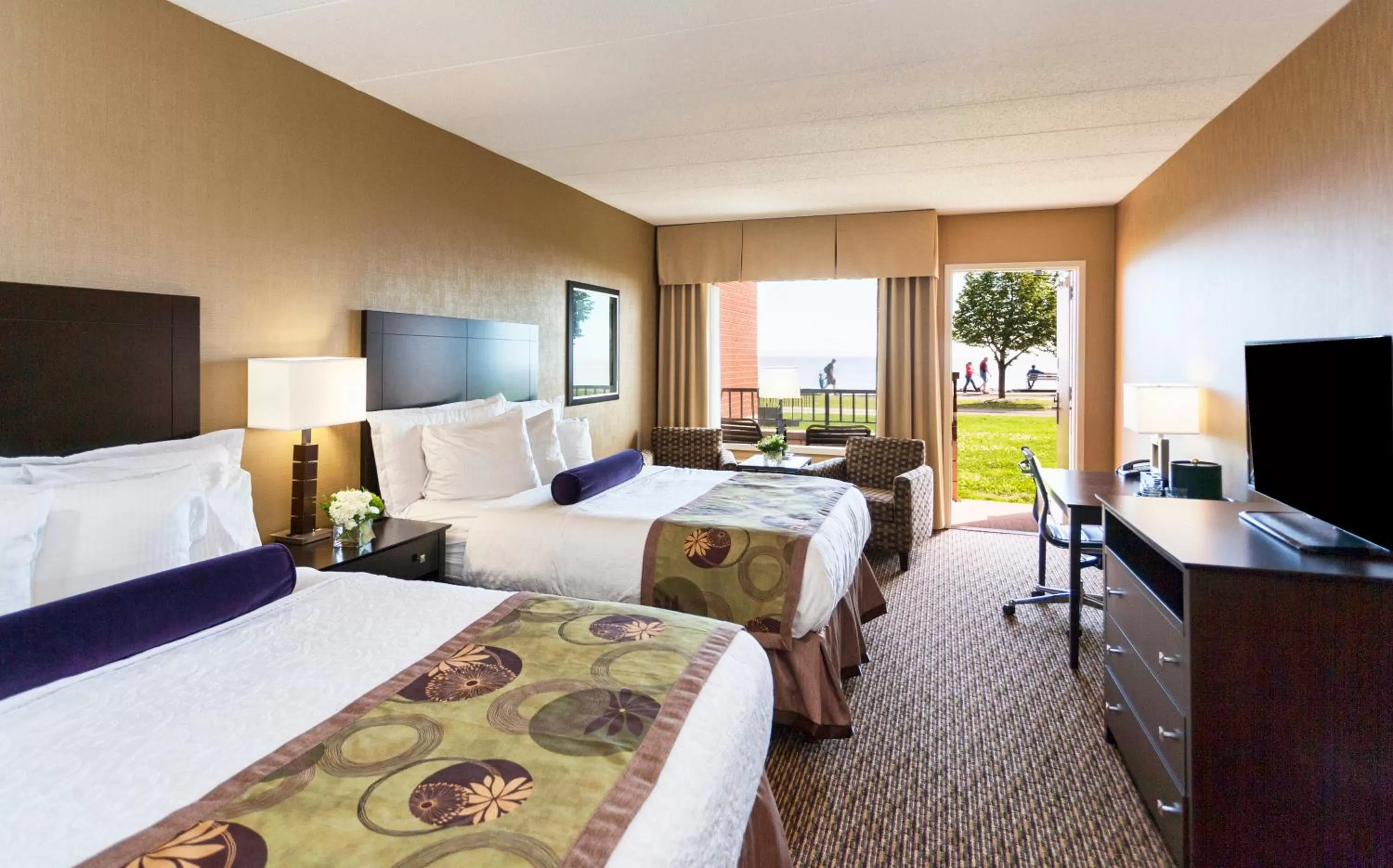 TV and multimedia, Bed in The Inn on Lake Superior