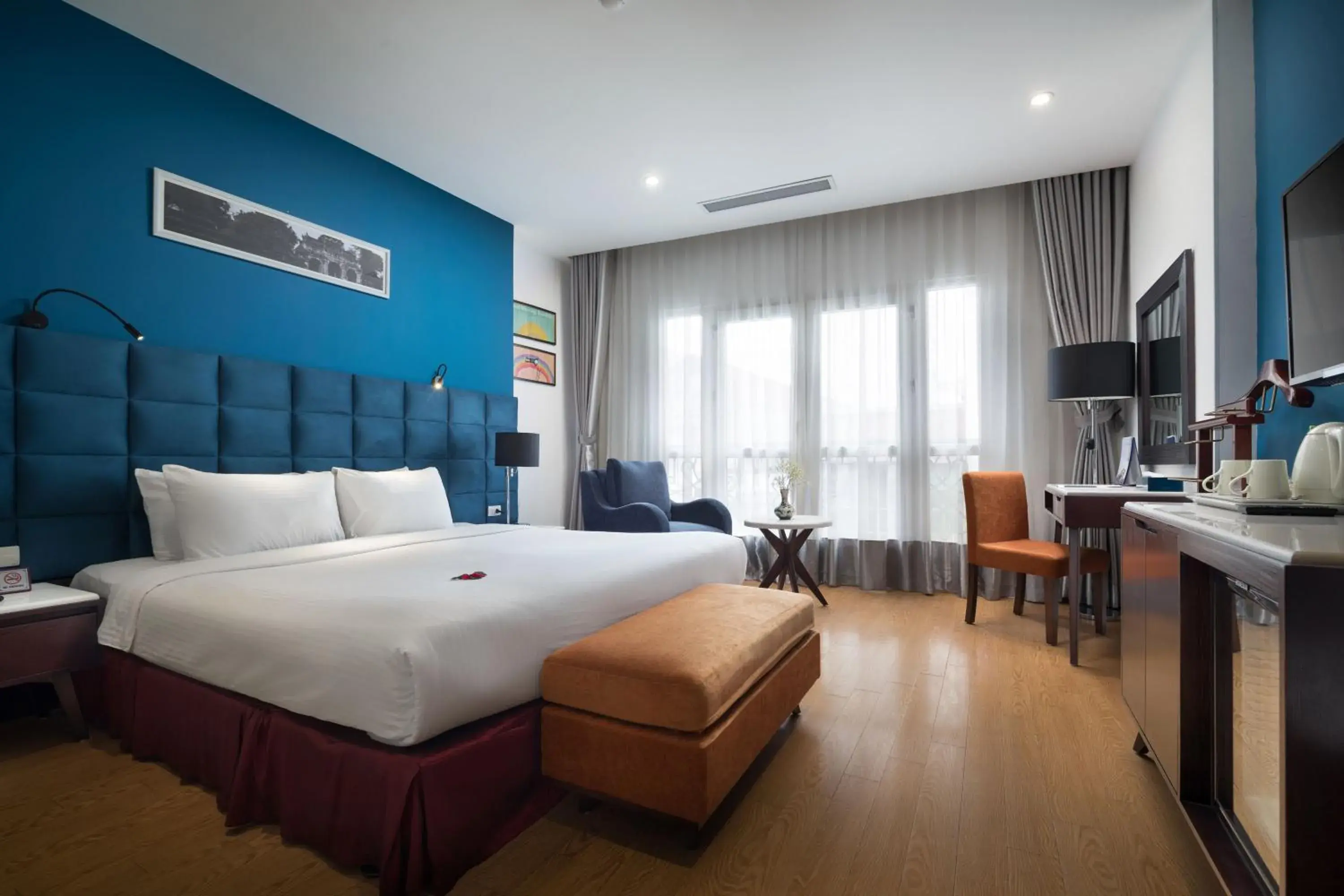 Deluxe Double or Twin Room with City View in Hanoi Brilliant Hotel & Spa Deluxe Double or Twin Room with City View in Hanoi Brilliant Hotel & Spa
