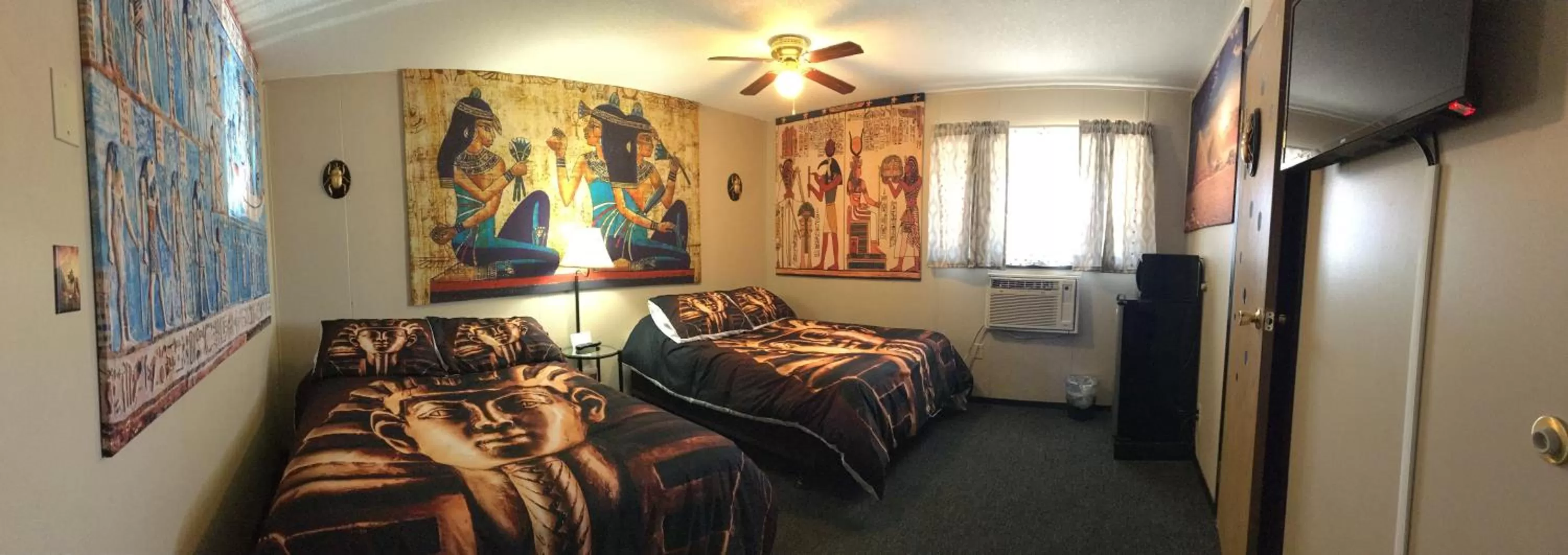 Bed in Sunset View Inn L.L.C