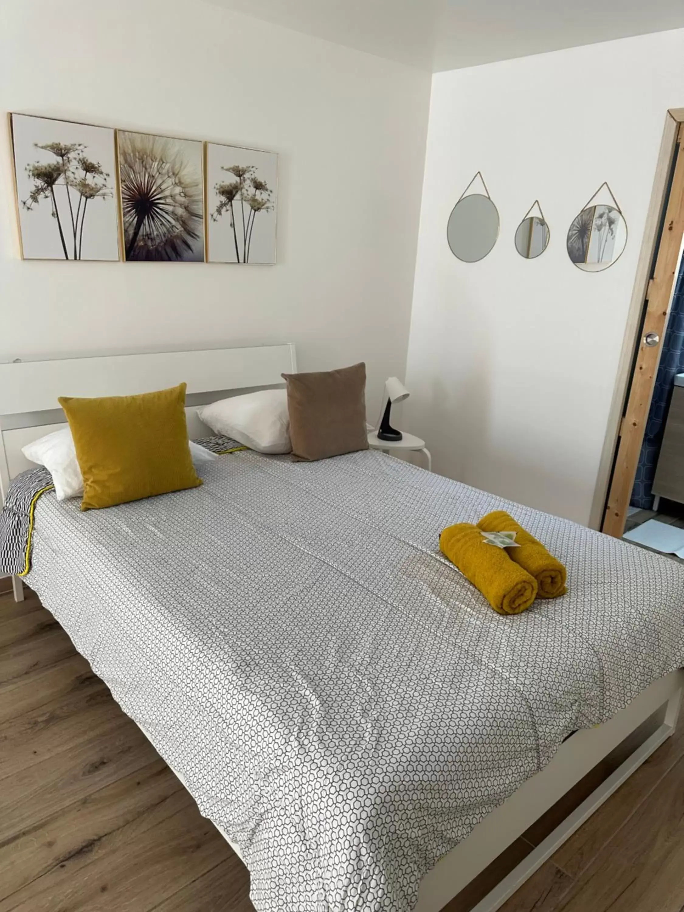 Bed in Chambre tournesol Bed in Chambre tournesol