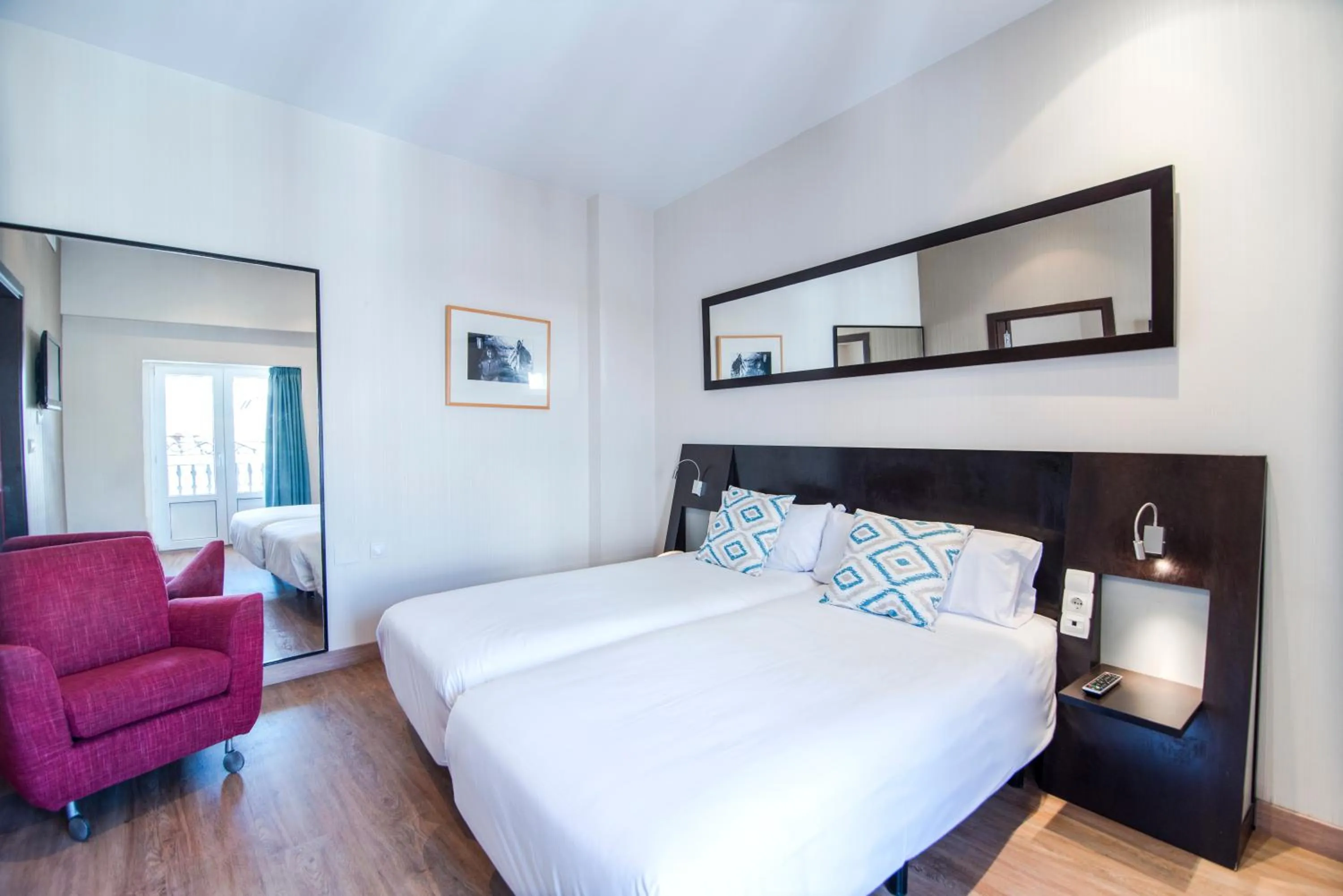 Bed in Petit Palace Plaza de la Reina