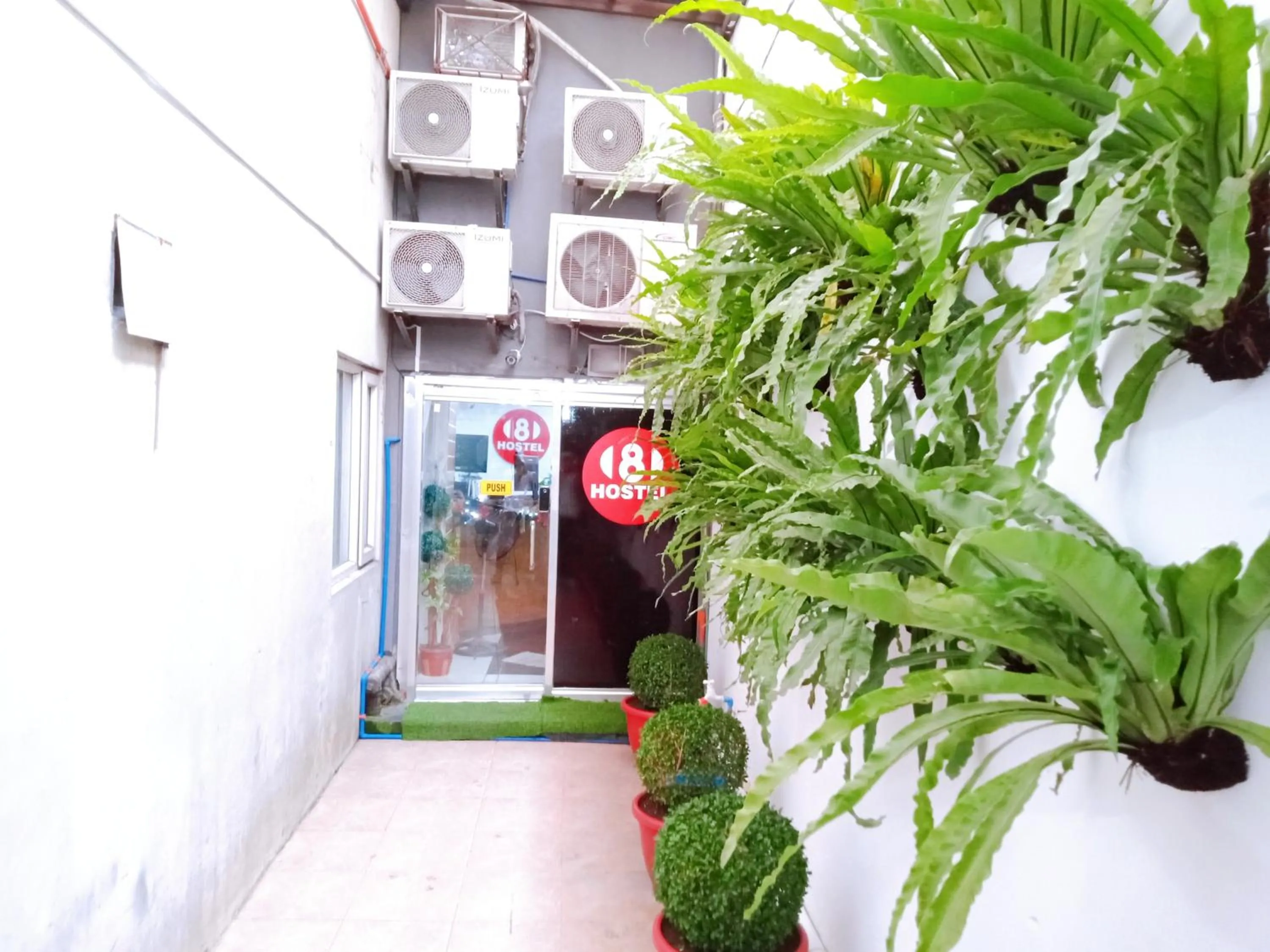 Facade/entrance in 8Hostel