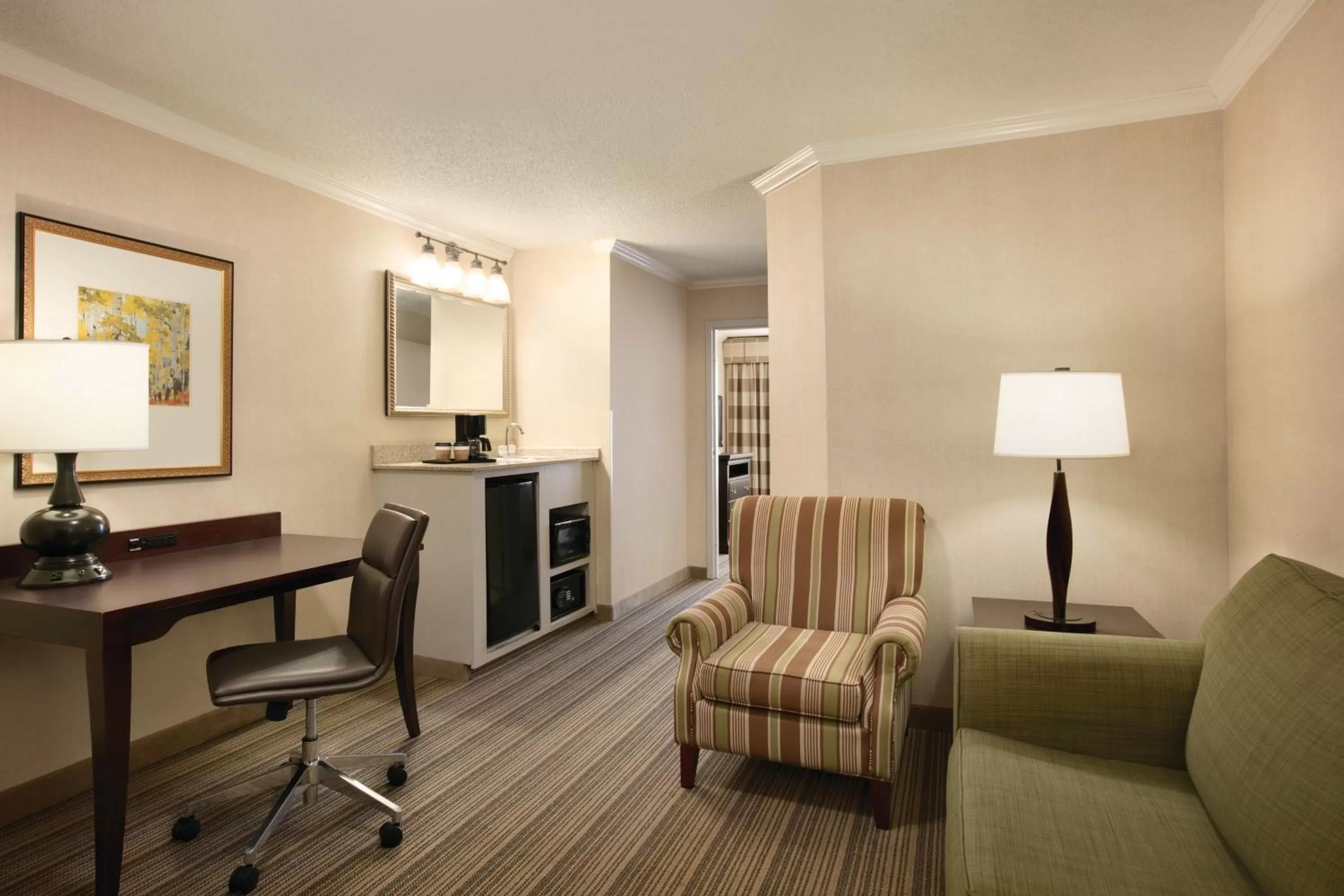 Living room in Country Inn & Suites By Radisson, Atlanta Airport North, GA
