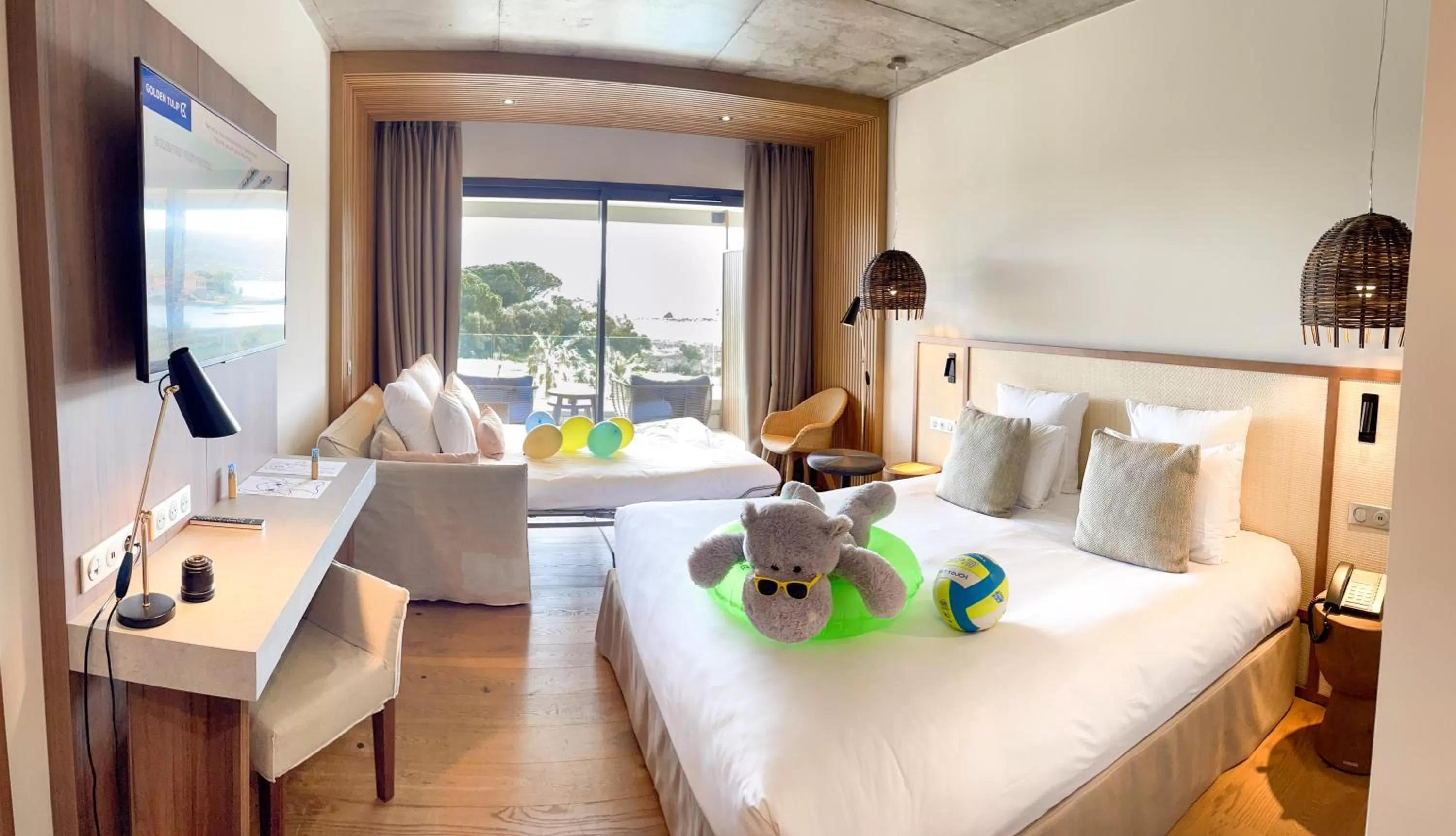 Photo of the whole room, Bed in Golden Tulip Porto-Vecchio