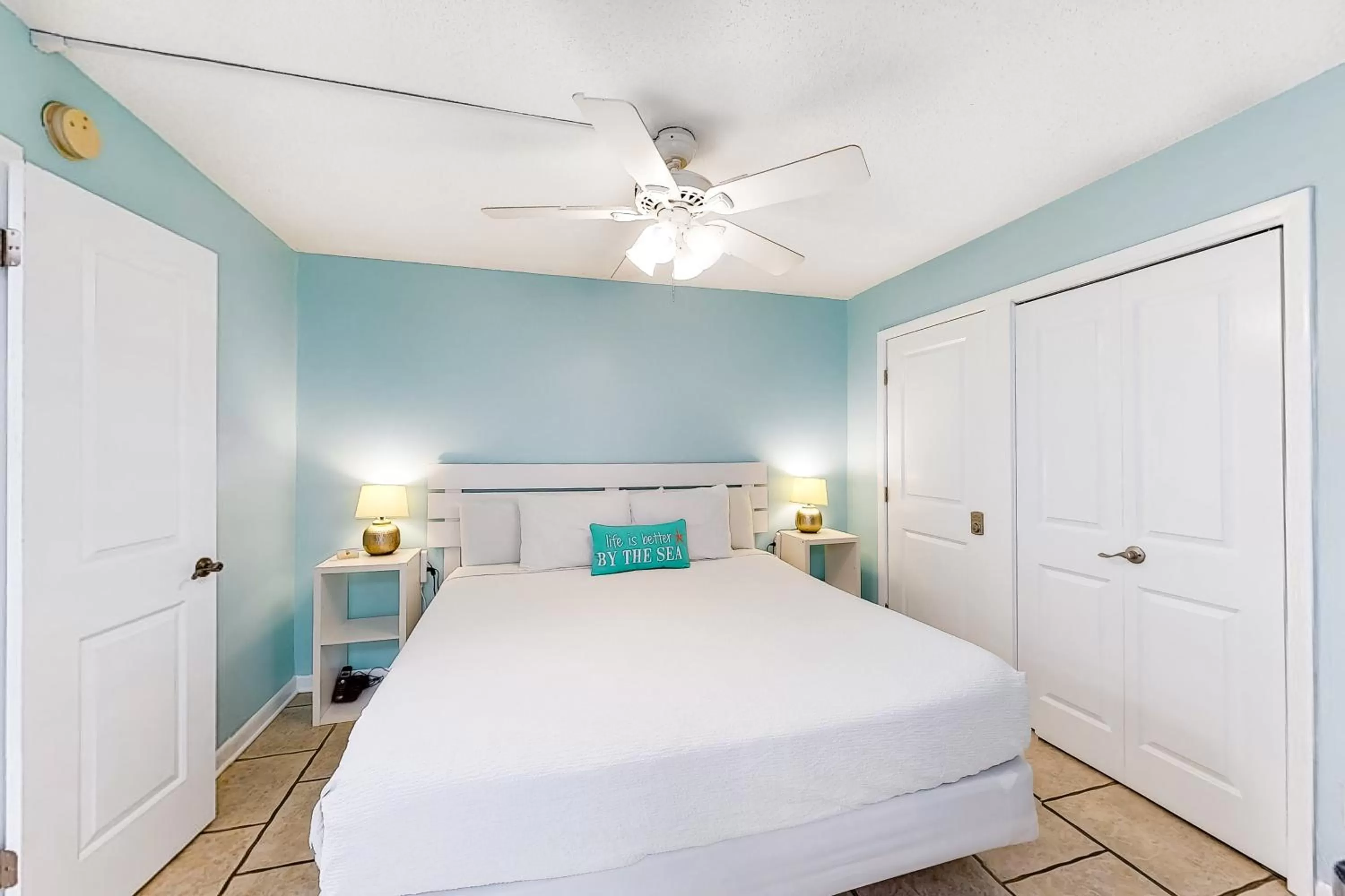 Bed in Gulf Gate 208