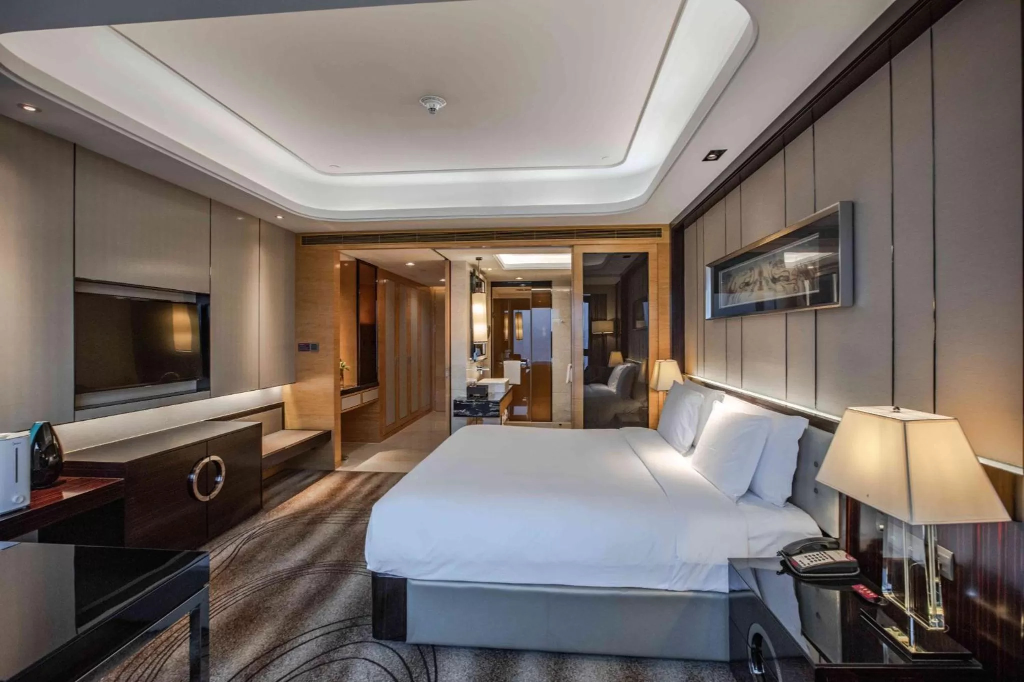 Photo of the whole room, Bed in Crowne Plaza Hotel Lanzhou by IHG