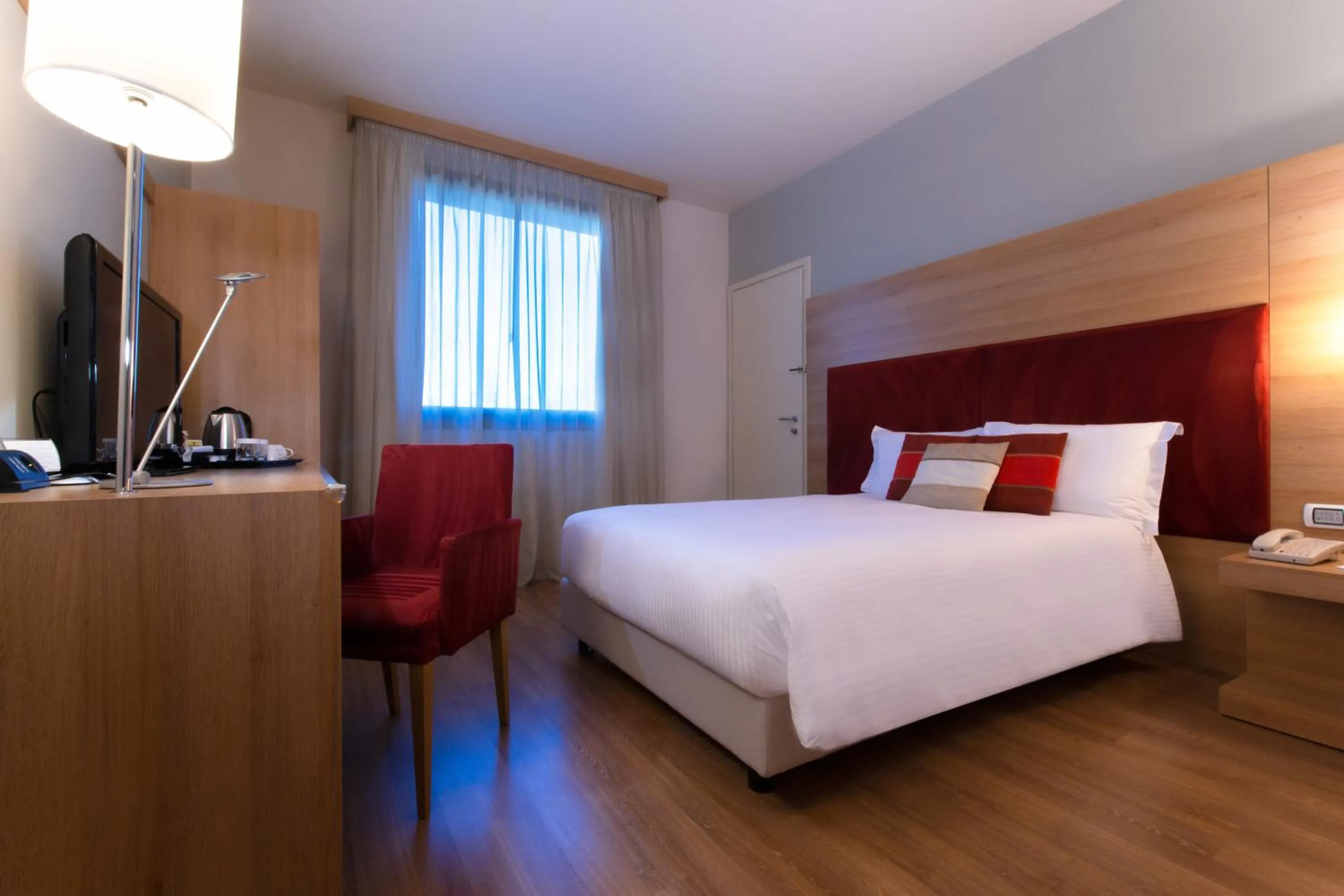 Bedroom, Bed in Zeus Essence Dolce by Wyndham Milan Malpensa