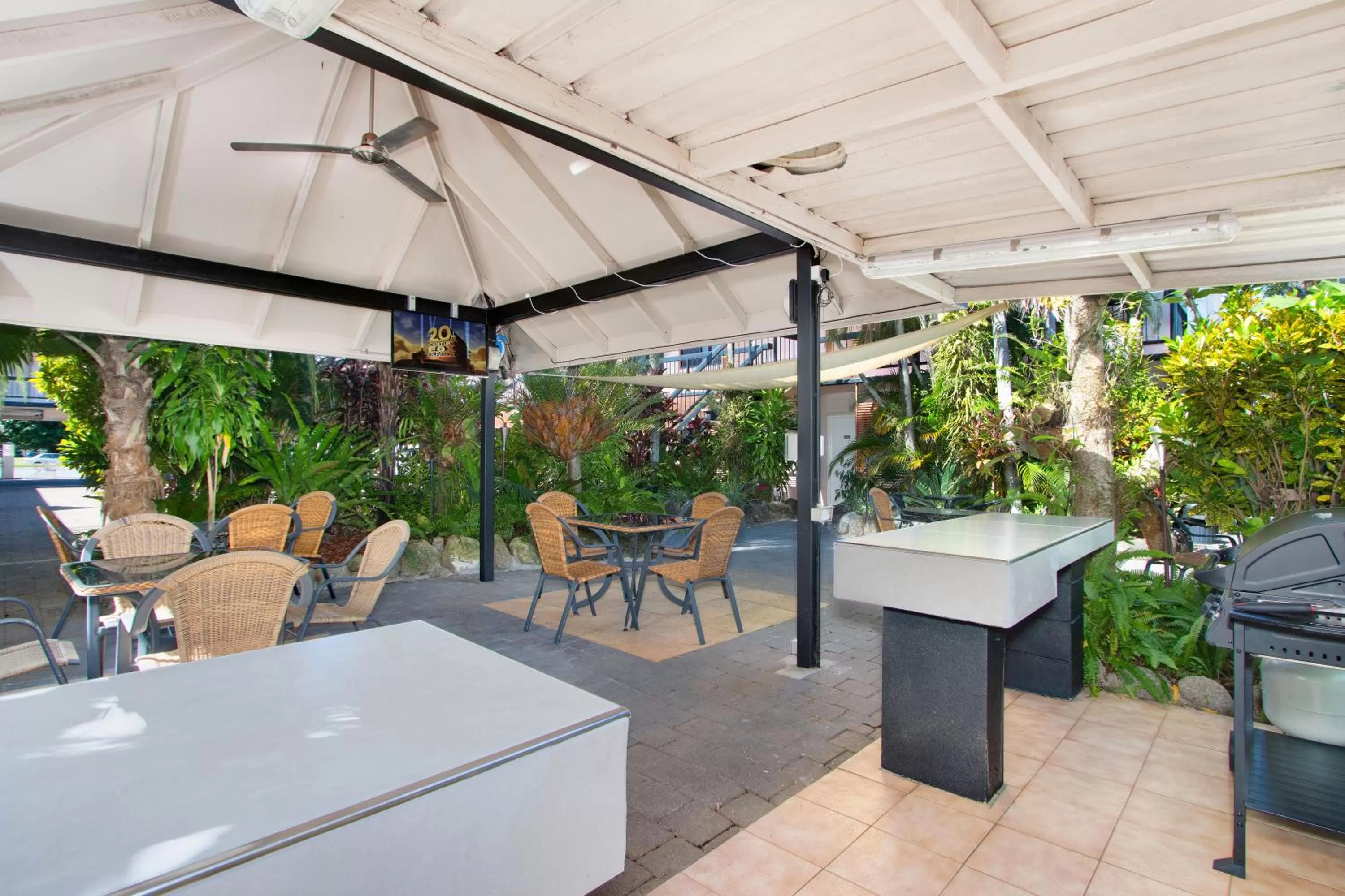 BBQ facilities in Cairns City Palms