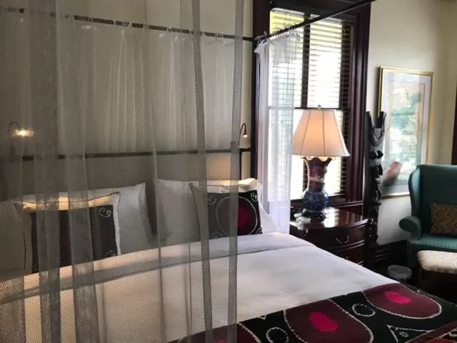 Elmwood 1820 Bed & Breakfast Inn