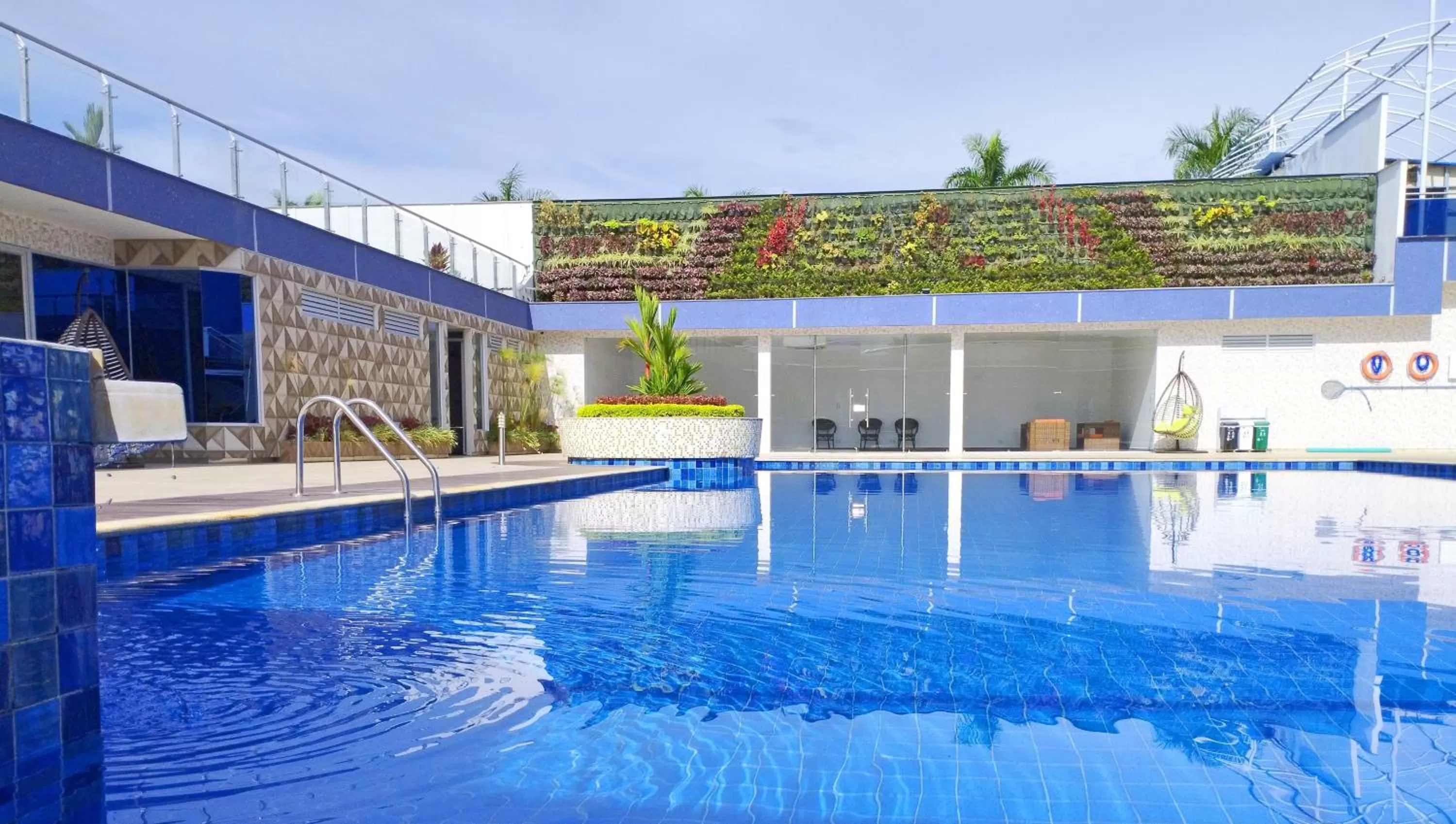 Pool view in Hotel Real Elim International