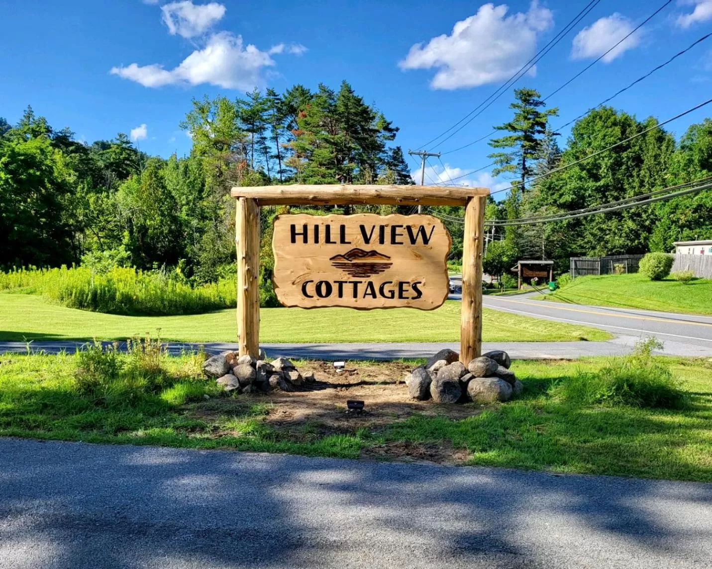Logo/Certificate/Sign in Hill View Motel and Cottages
