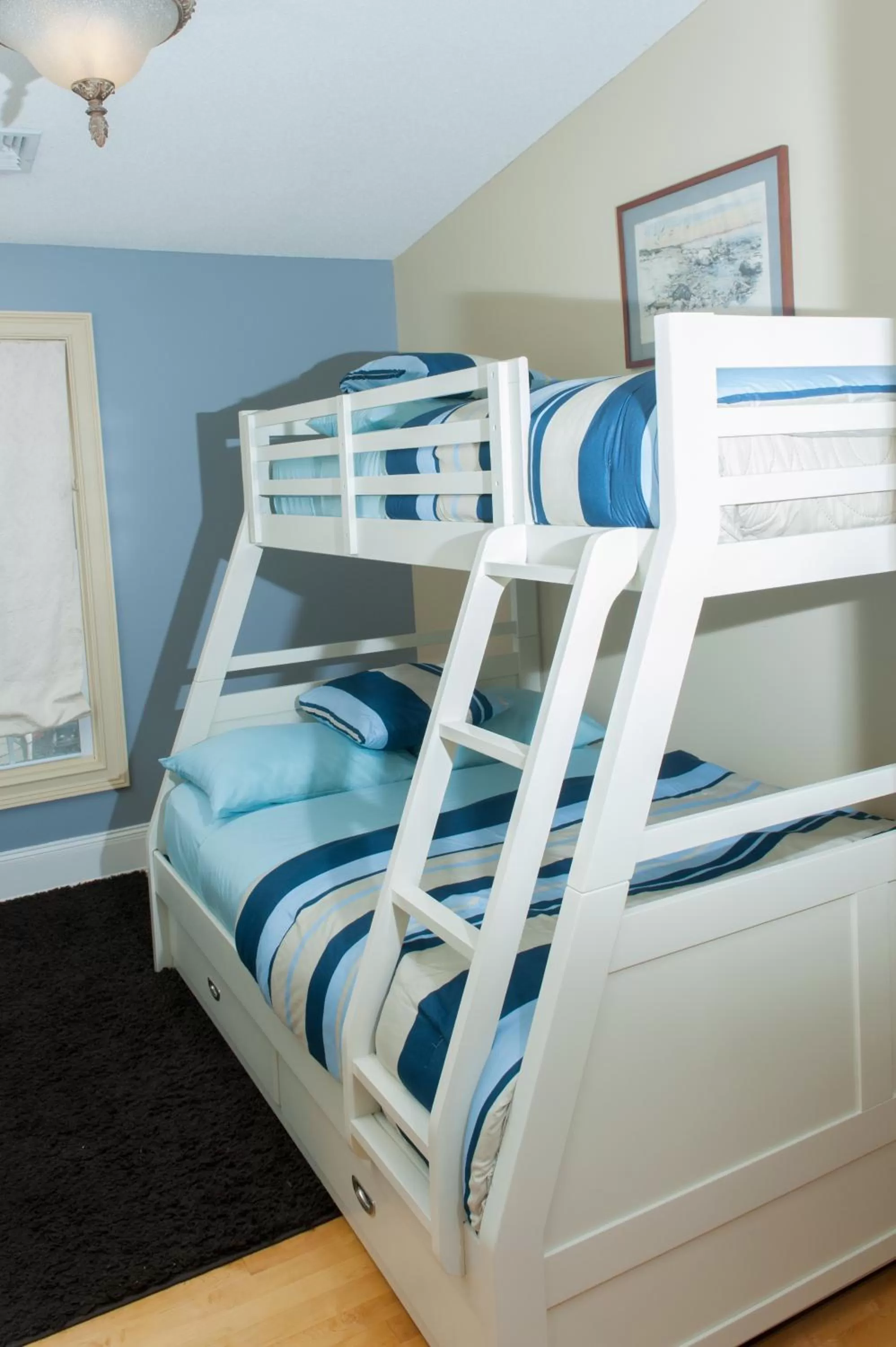 Bed in Naomi's Inn Bed & Breakfast