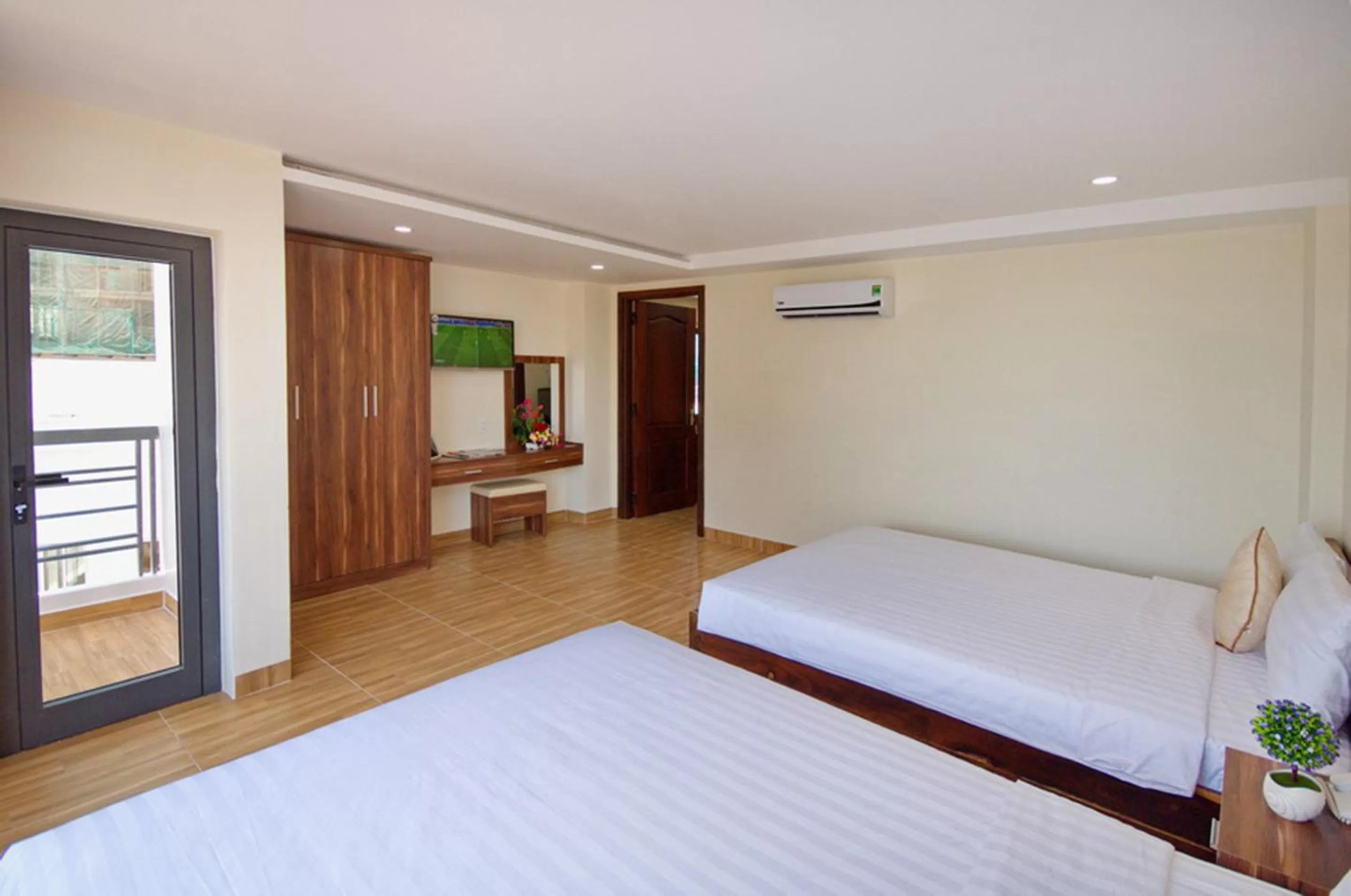 Photo of the whole room, Bed in Harvey Hotel & Apartments