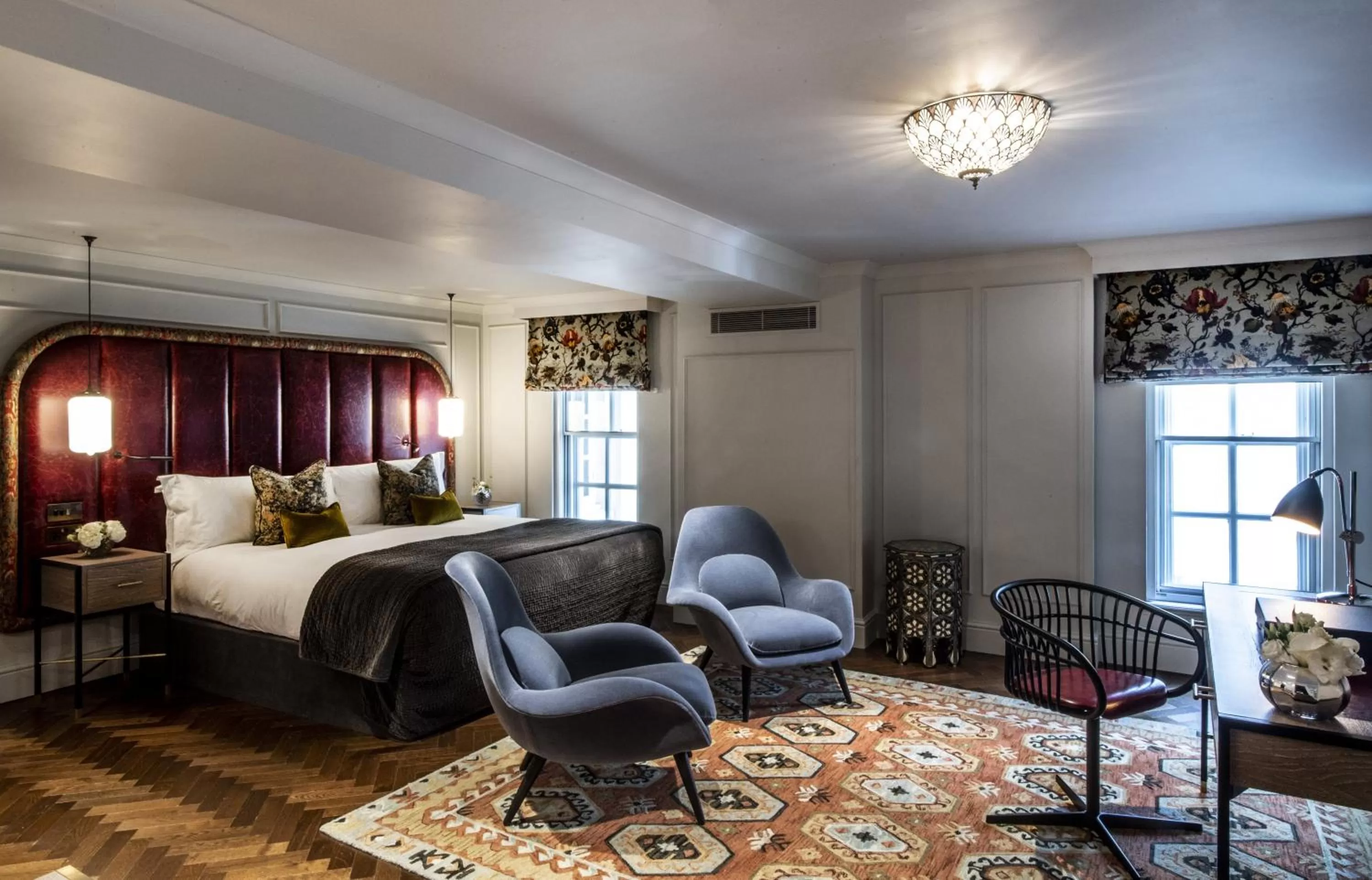 Photo of the whole room, Bed in The Bloomsbury Hotel