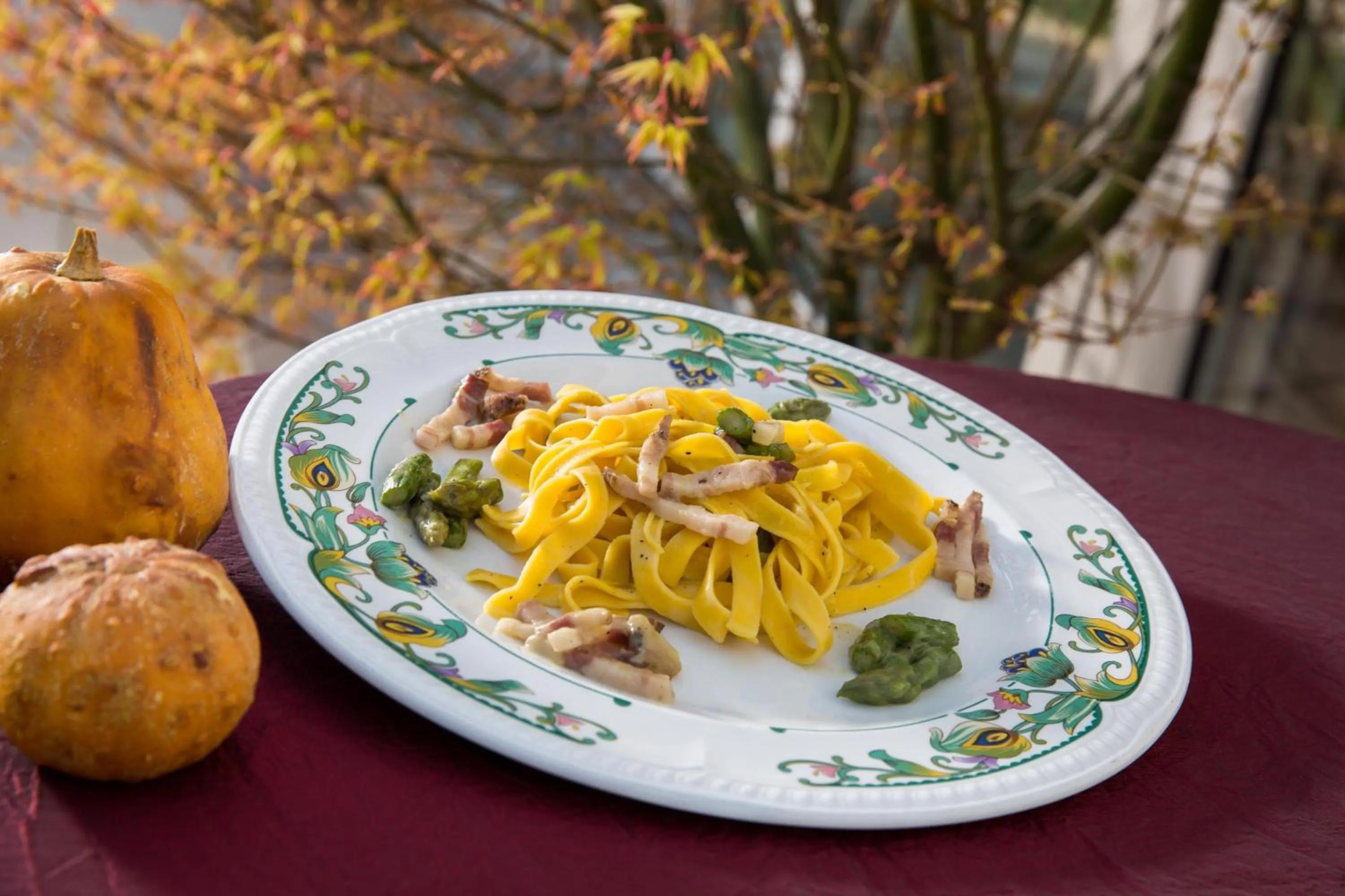 Restaurant/places to eat in Hotel Ares