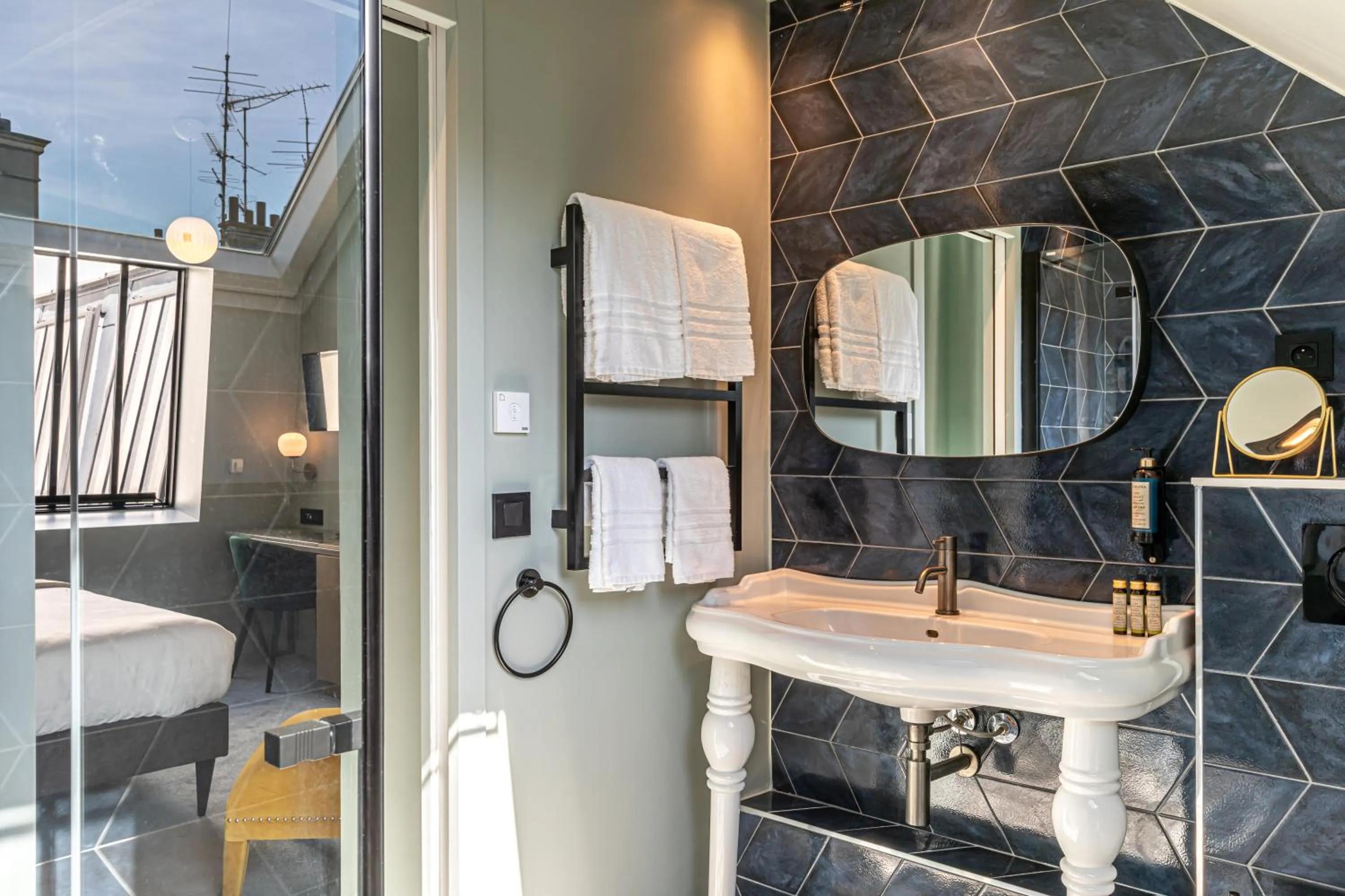 Bathroom in Hôtel Veryste & Spa Paris