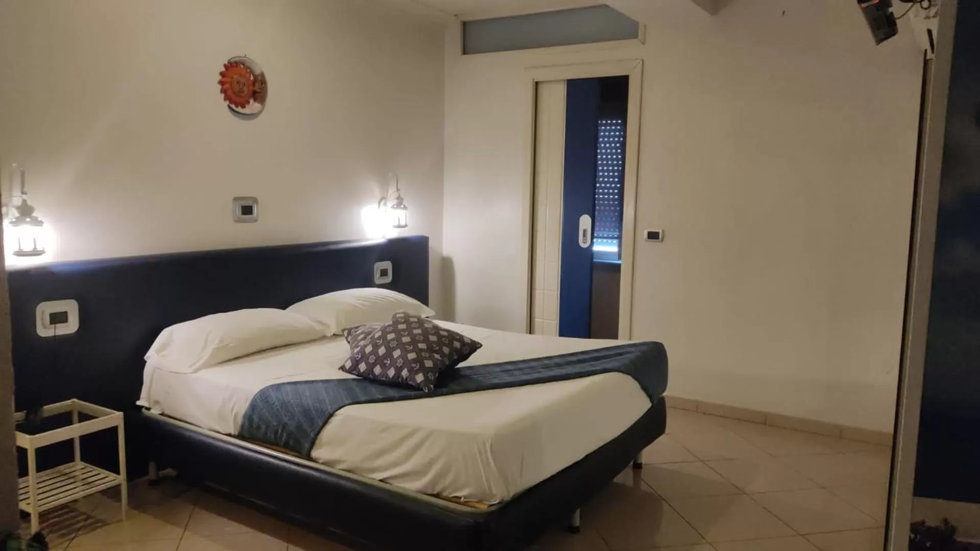 View (from property/room), Bed in Hotel Daytona Palace