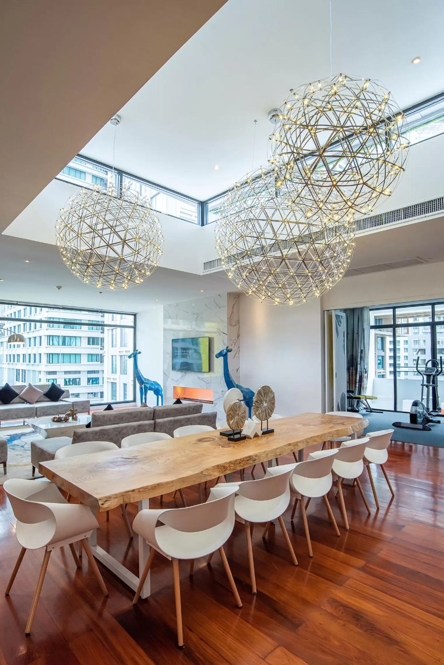 Living room in Benviar Tonson Residence