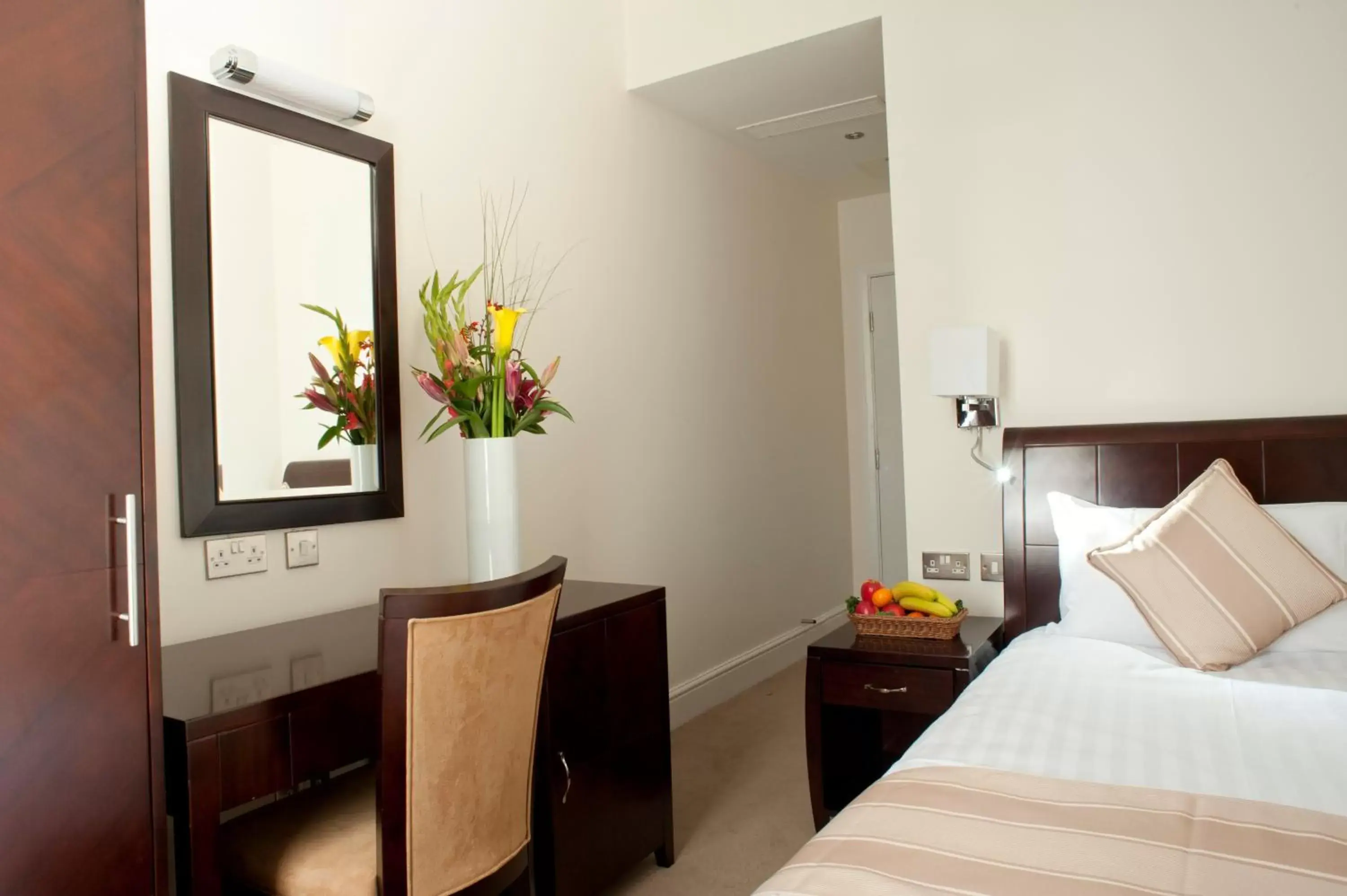 Single Room in The Villa Kensington Single Room in The Villa Kensington