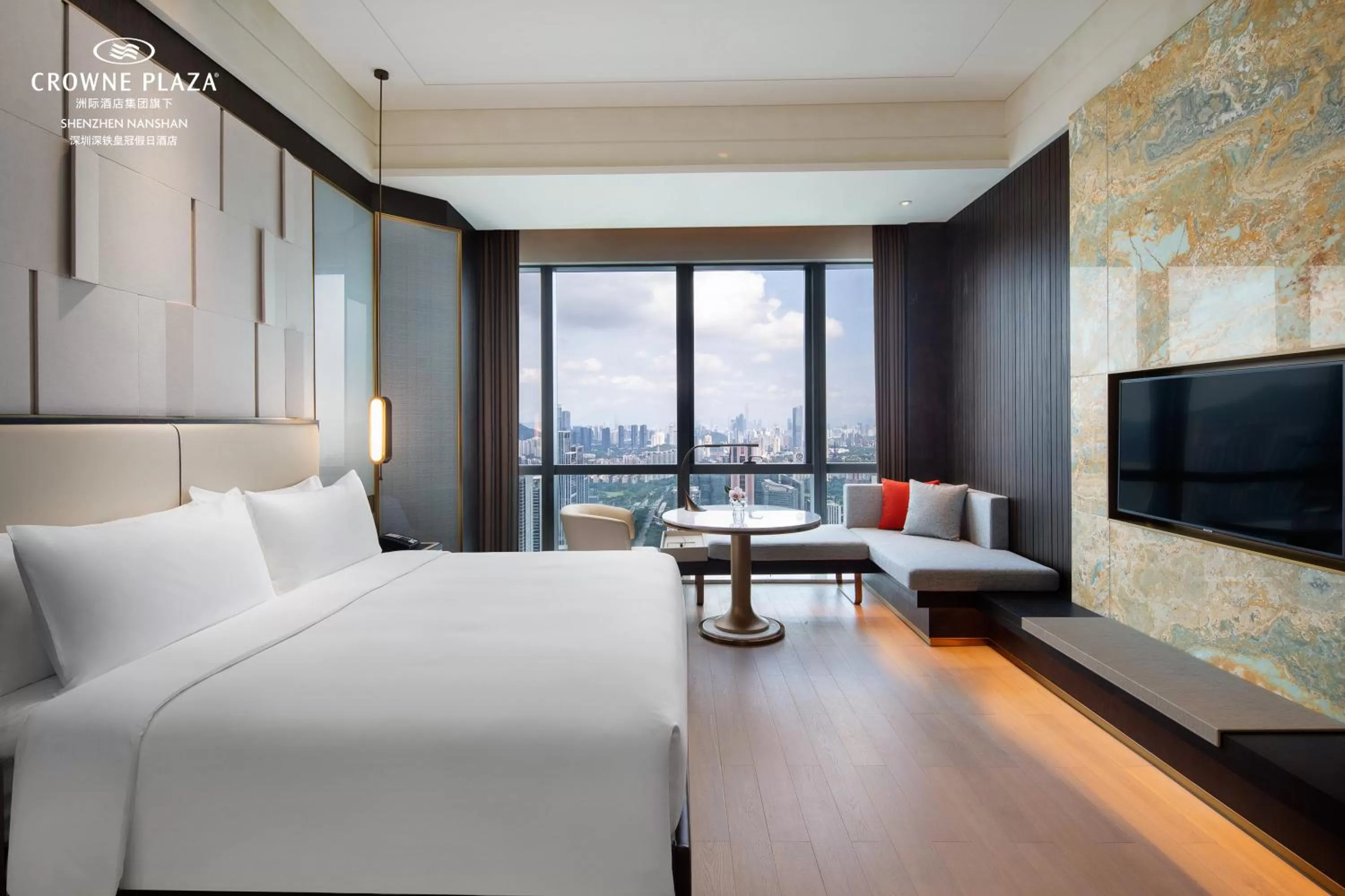 Photo of the whole room, Bed in Crowne Plaza Shenzhen Nanshan by IHG