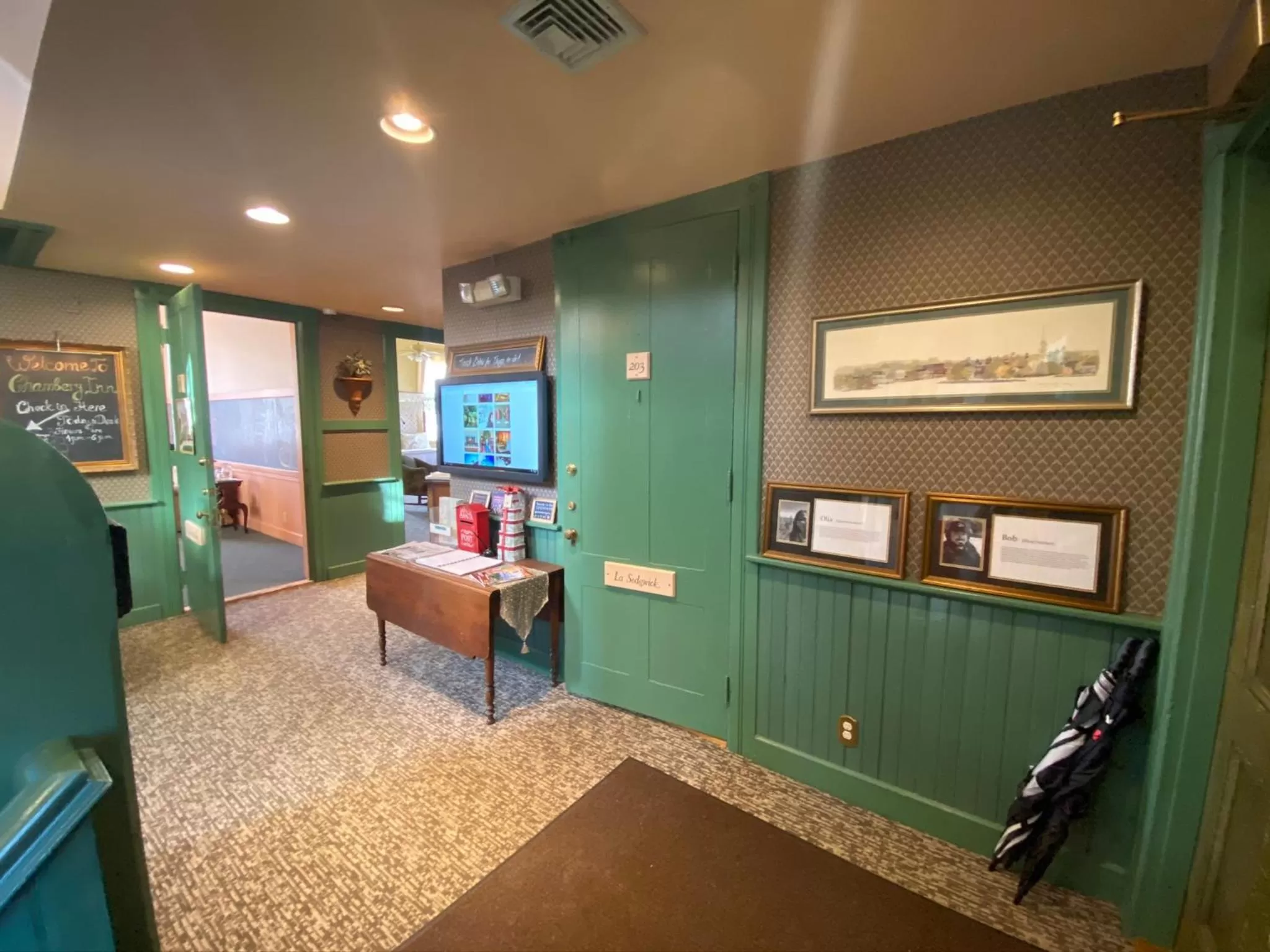 Lobby or reception in Chambery Inn