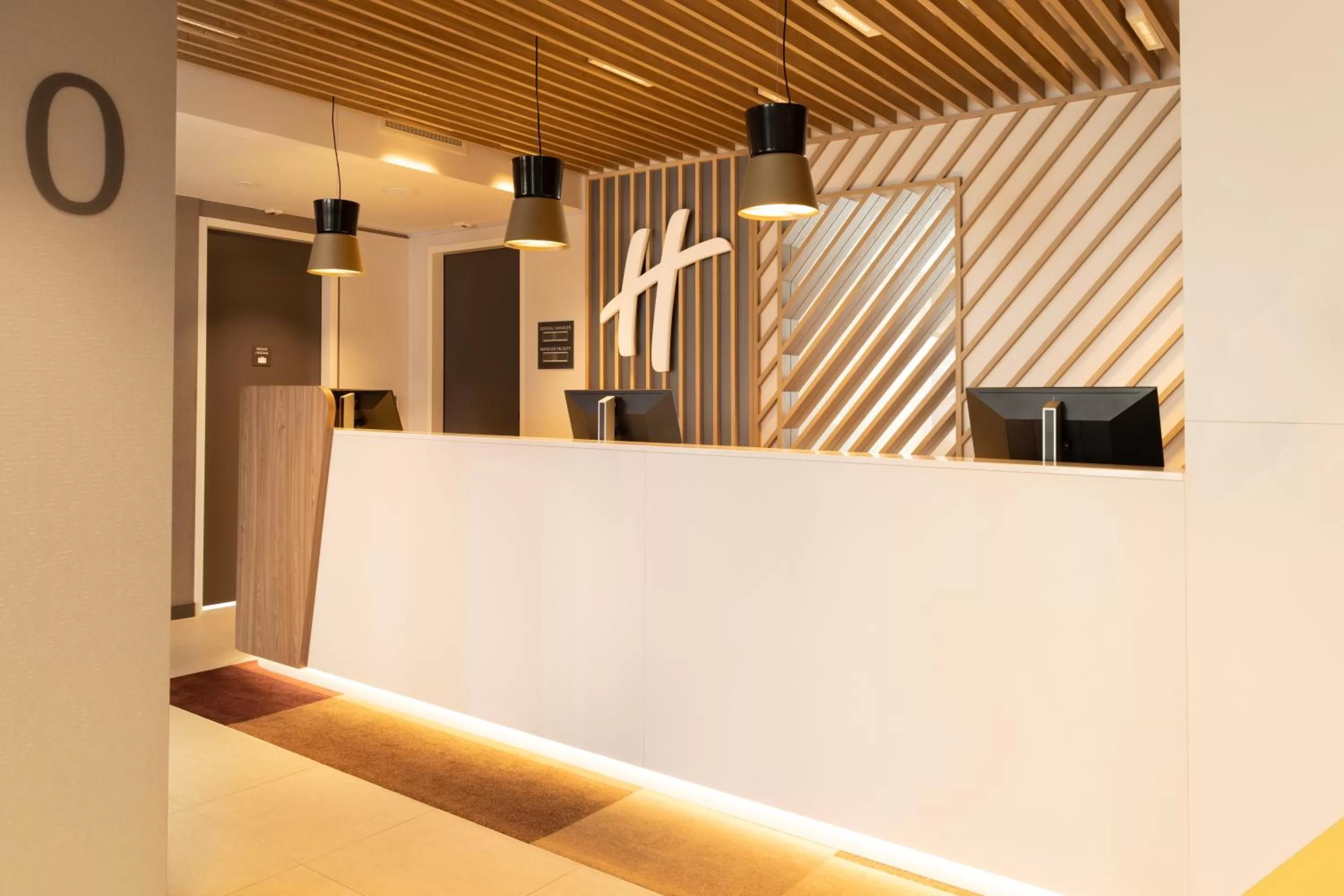 Lobby or reception in Holiday Inn - Eindhoven Airport by IHG